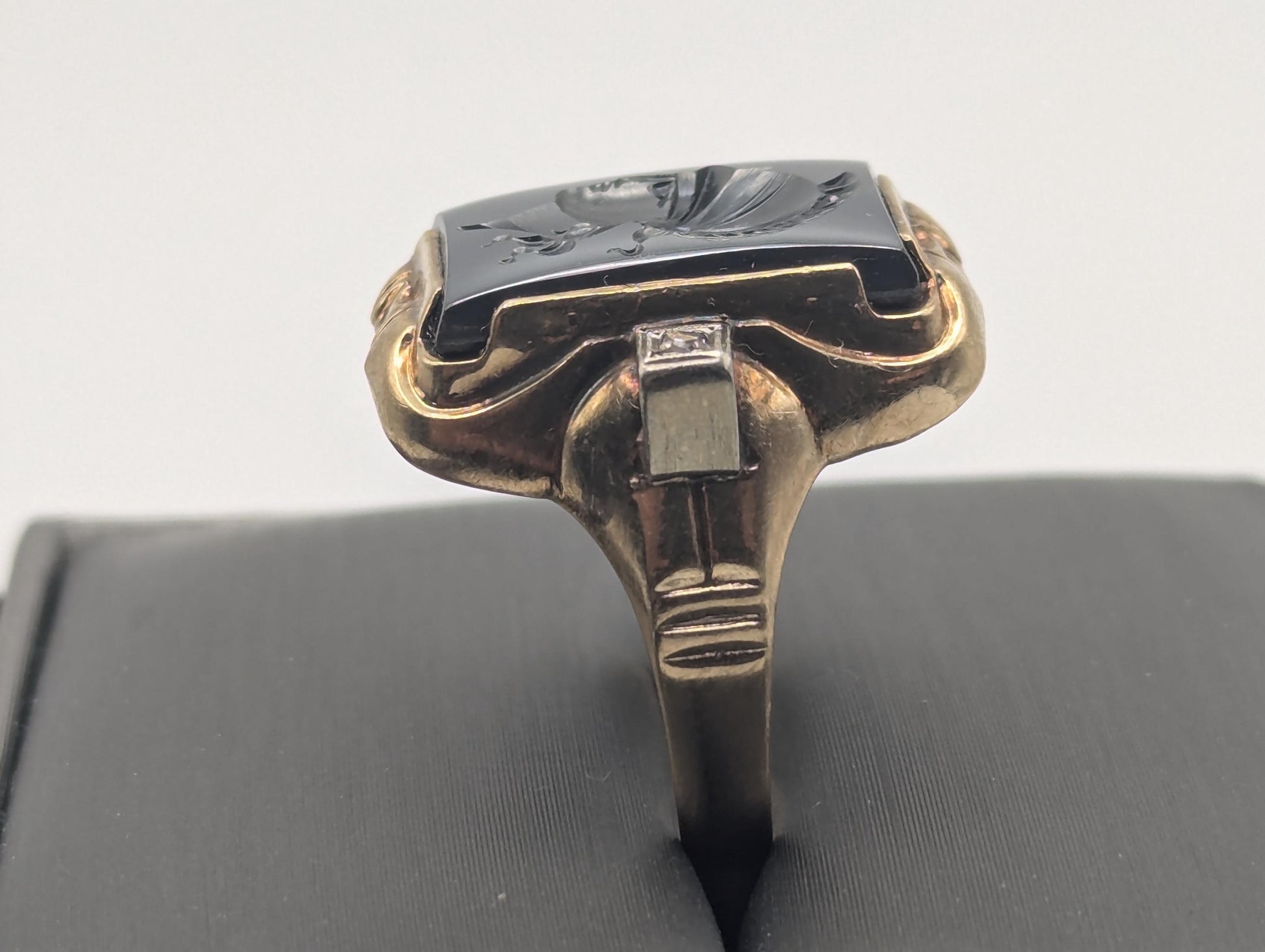 Antique 10k Gold Diamond Mens Carved Hematite Roman Warrior Intaglio Cameo Ring Signet Ring