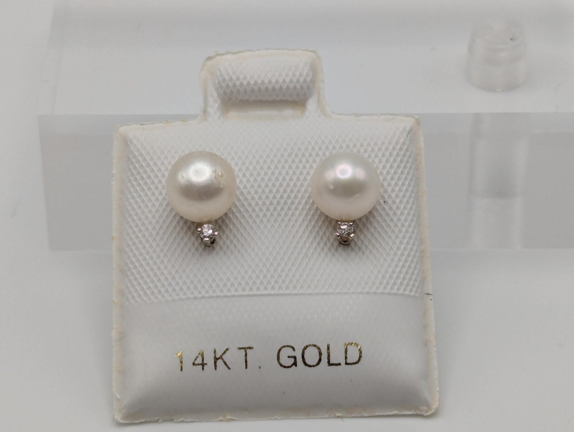 14k Yellow Gold Fresh Water Pearl Diamond Stud Earrings. White Pearl Diamond Studs 5.5 mm.