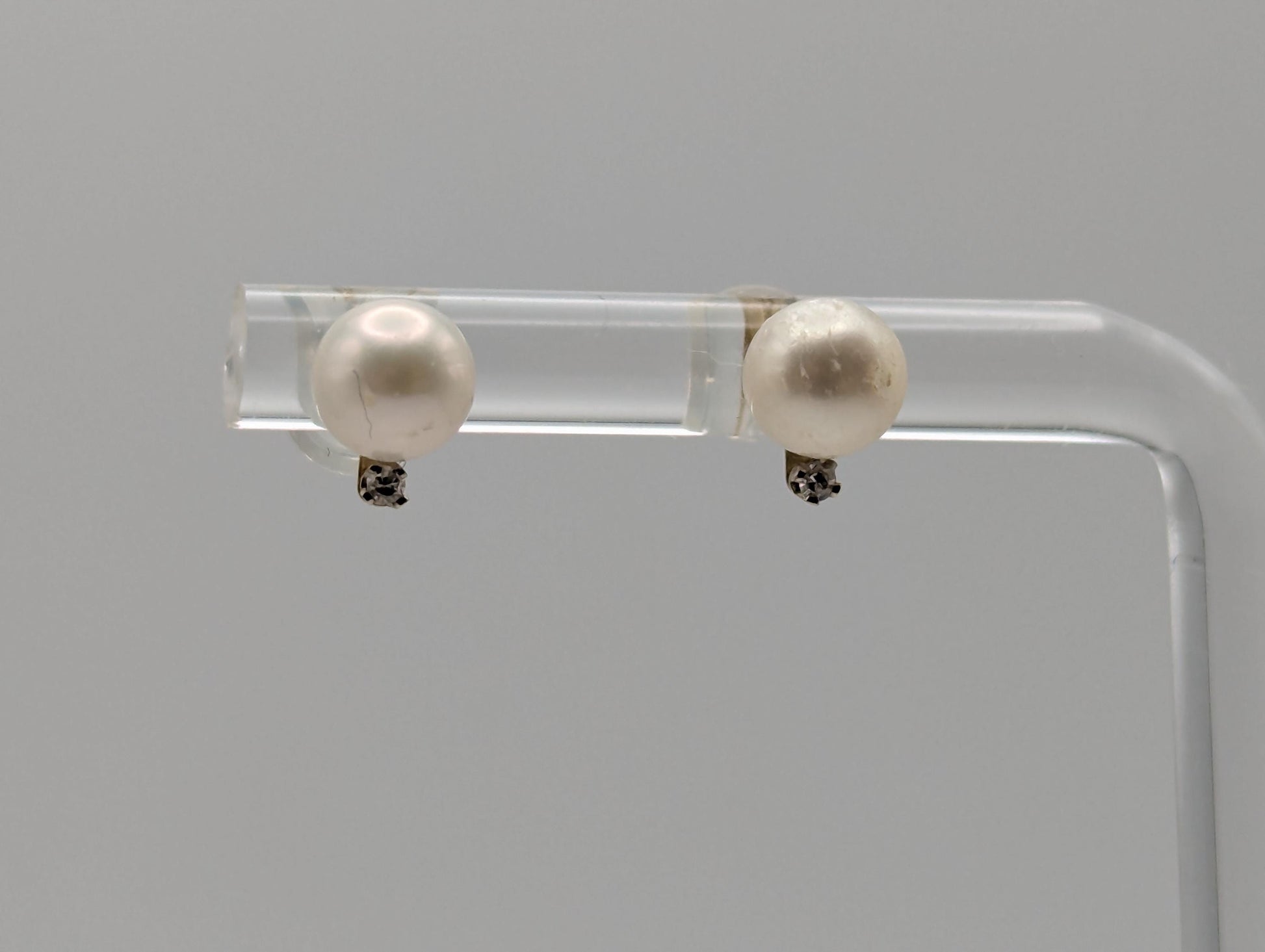 14k Yellow Gold Fresh Water Pearl Diamond Stud Earrings. White Pearl Diamond Studs 5.5 mm.