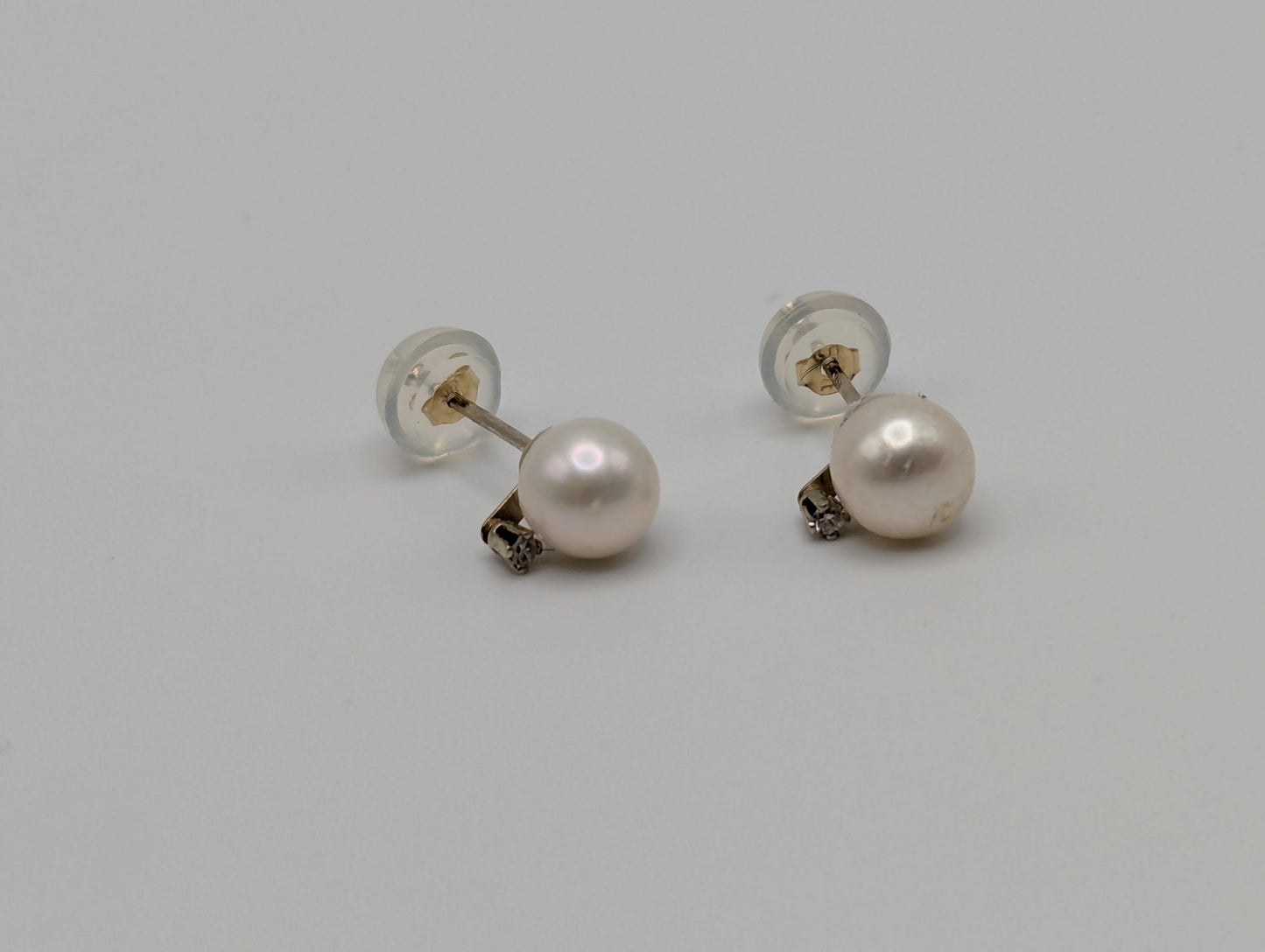 14k Yellow Gold Fresh Water Pearl Diamond Stud Earrings. White Pearl Diamond Studs 5.5 mm.