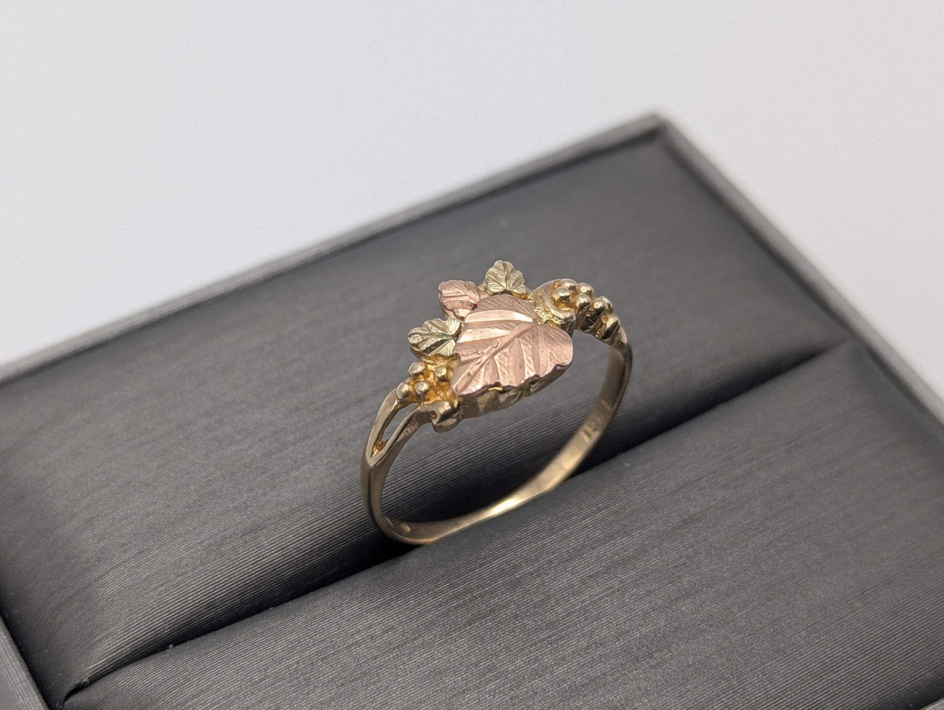 Vintage 10k 12k Black Hills Gold Leaf Multi-tone Gold Statement Ring