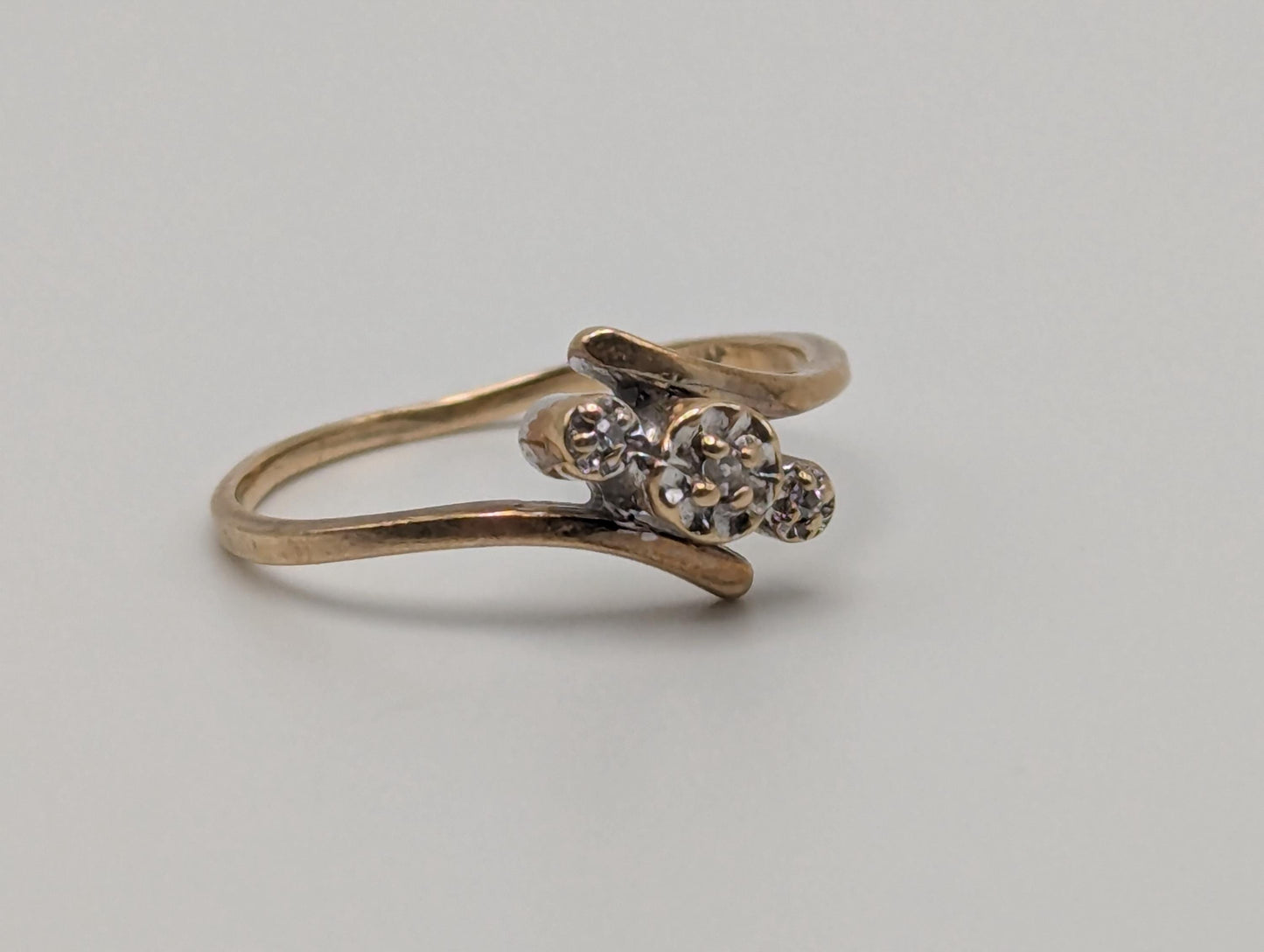 10k Yellow Gold Diamond Love Ring Promise Engagement Wedding Band.