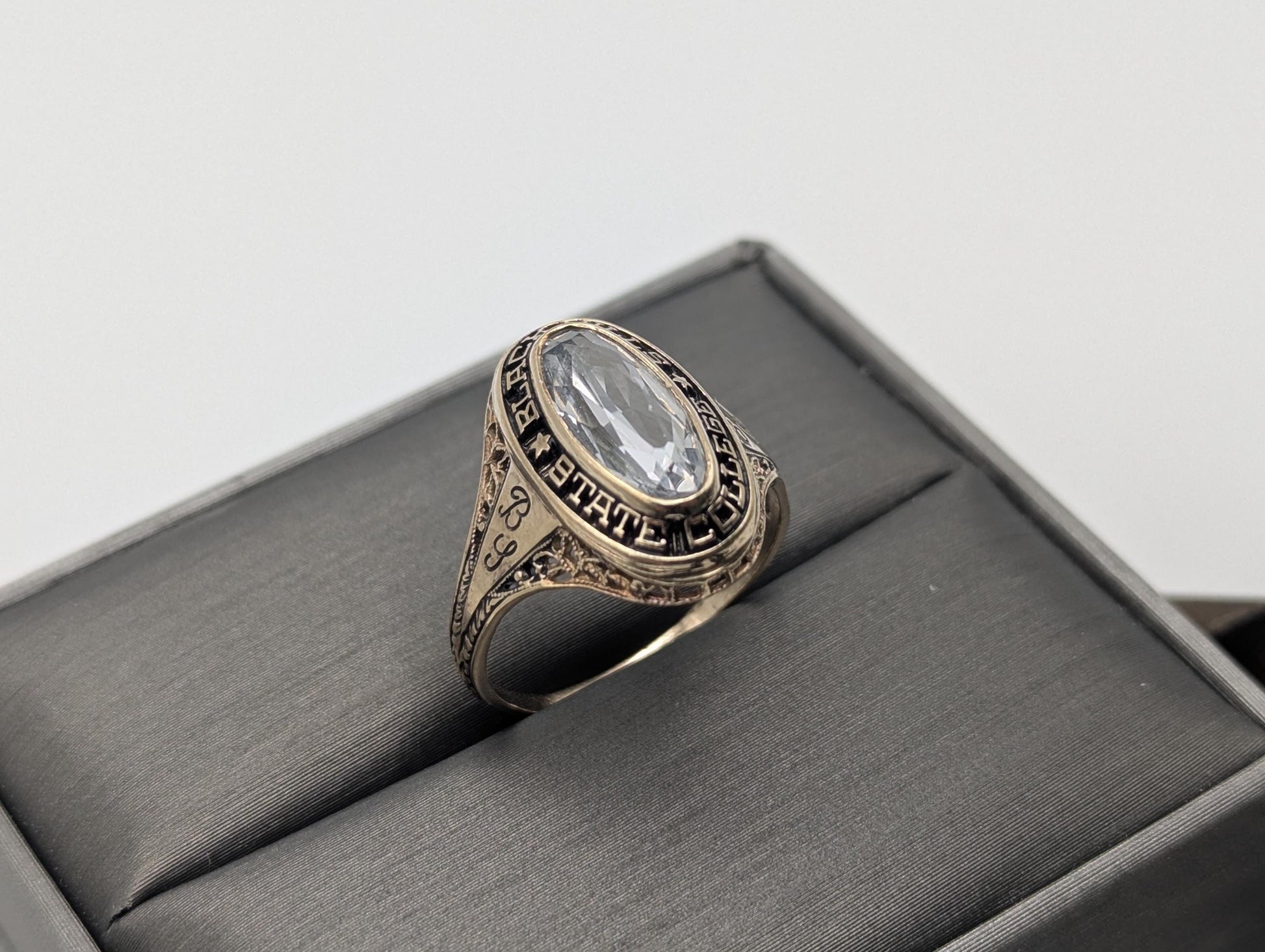 14k Vintage Solid Yellow Gold Spinel 1980 Black Hill State College School Ring. Pinky Ring