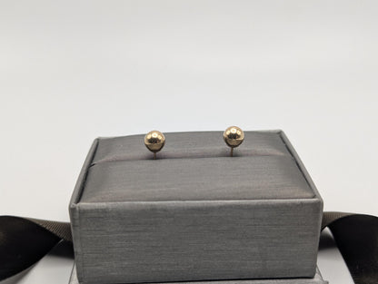 14k Yellow Gold Stud Earrings. Classic Gold Studs 5.7 mm