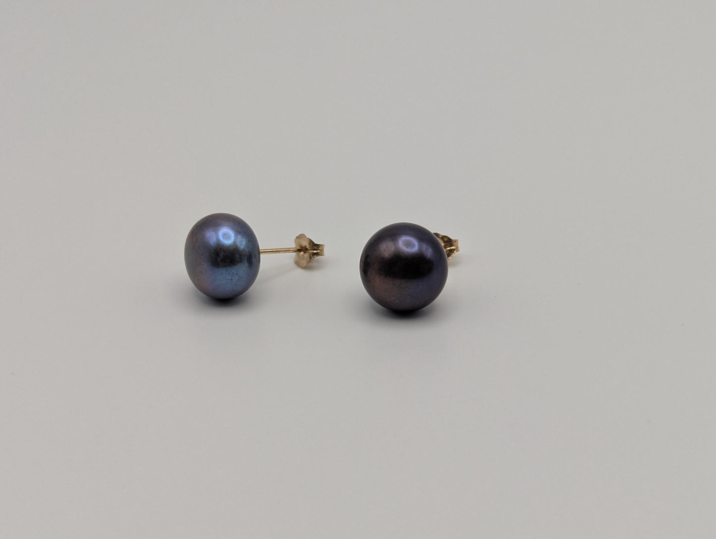 14k Yellow Gold Tahitian Pearl Earrings. Classic Pearl Studs 8 mm