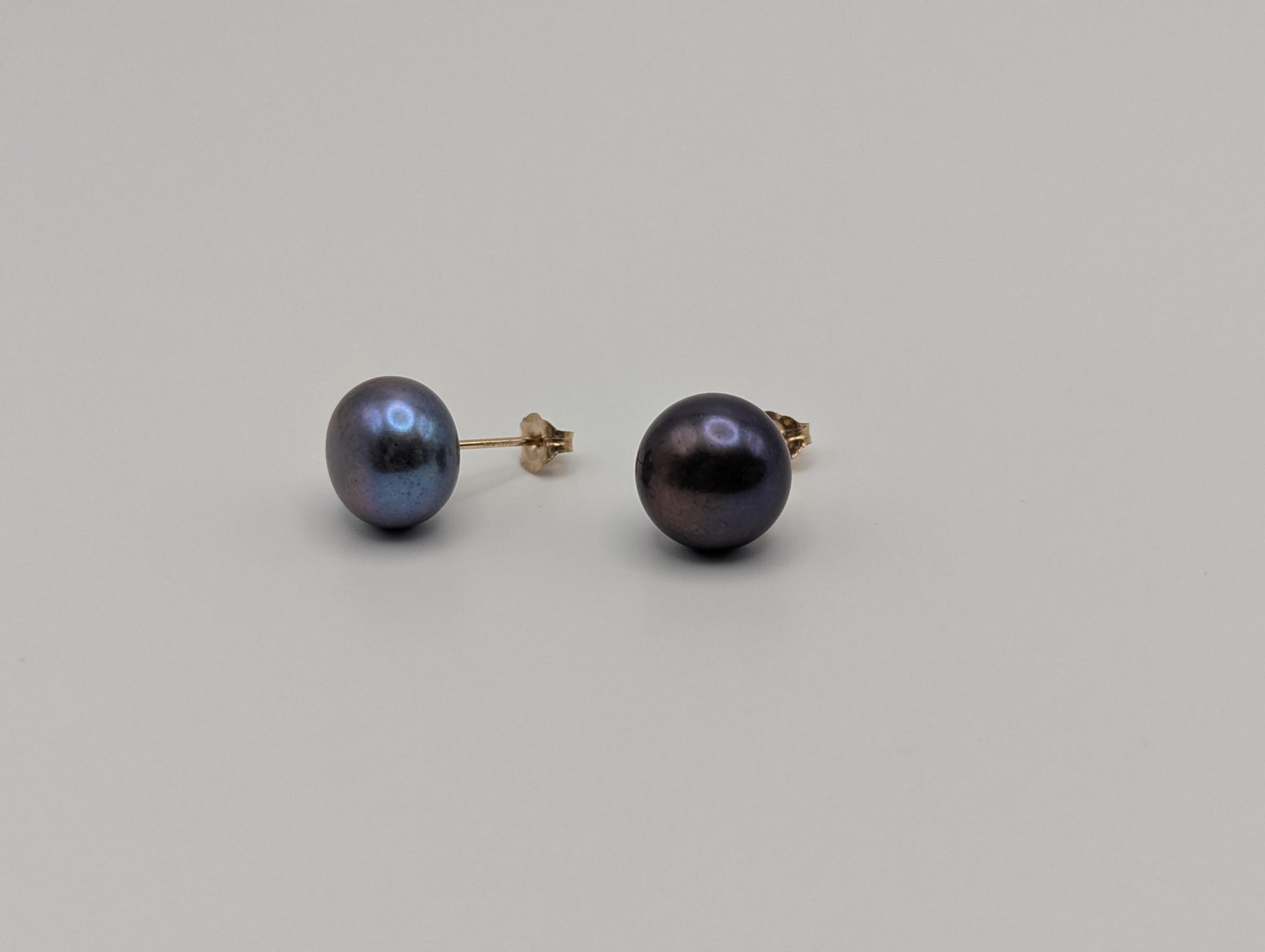 14k Yellow Gold Tahitian Pearl Earrings. Classic Pearl Studs 8 mm