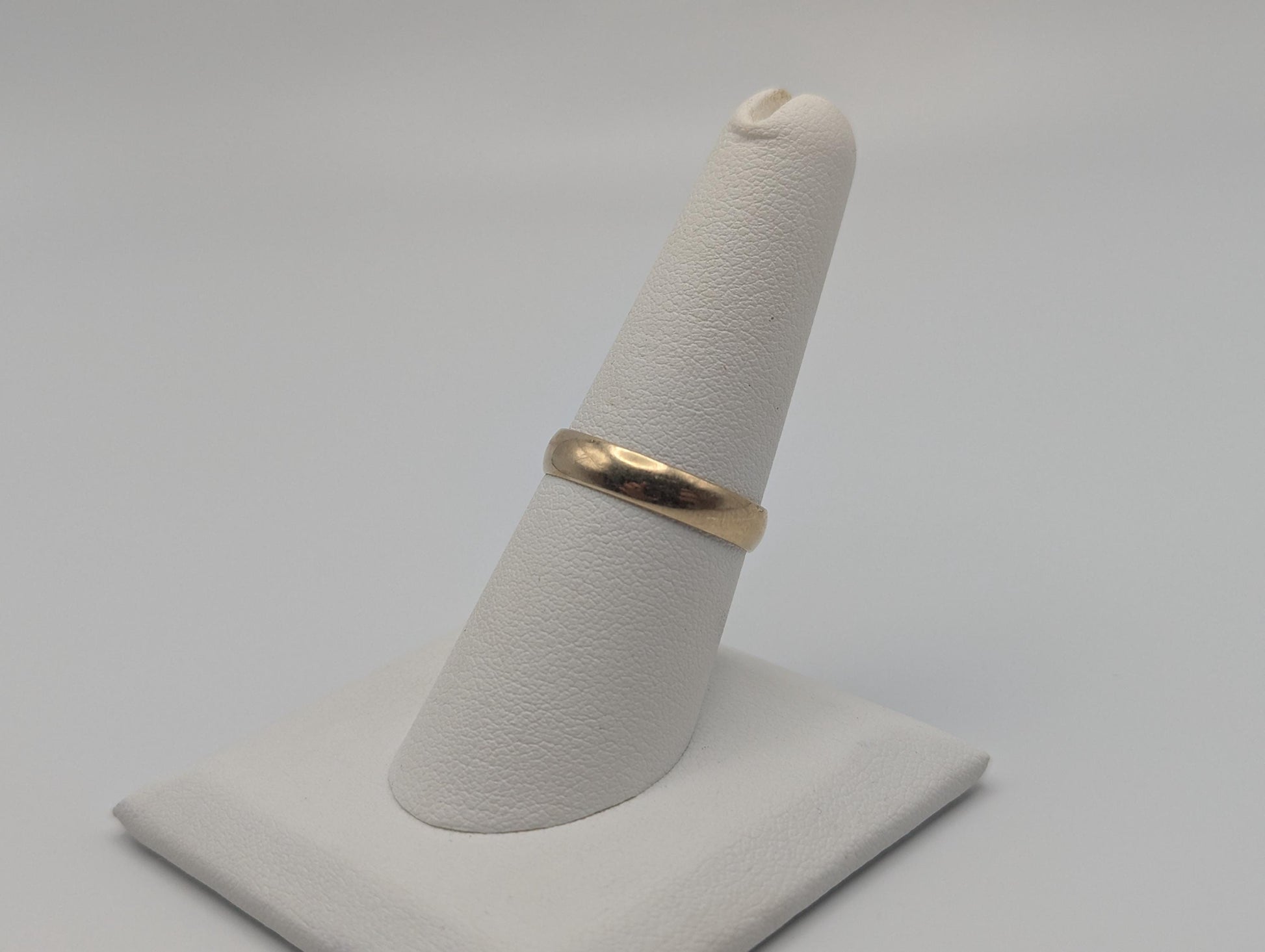 10k Yellow Gold 4mm Wedding Band Comfort Fit Wedding Ring. Anniversary Band.