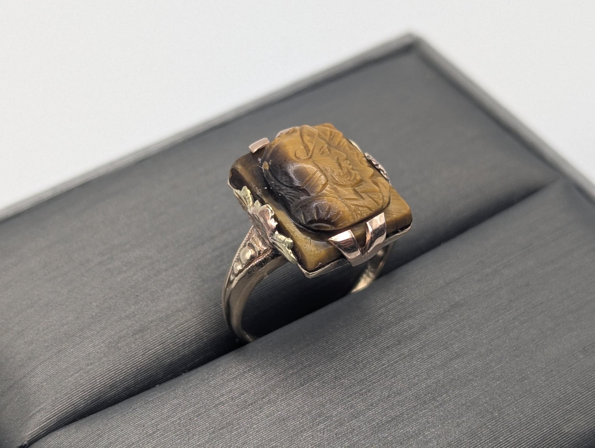 Antique 10k Gold Tiger Eye Hematite Roman Warrior Intaglio Cameo Ring Signet Soldier Carved Victorian