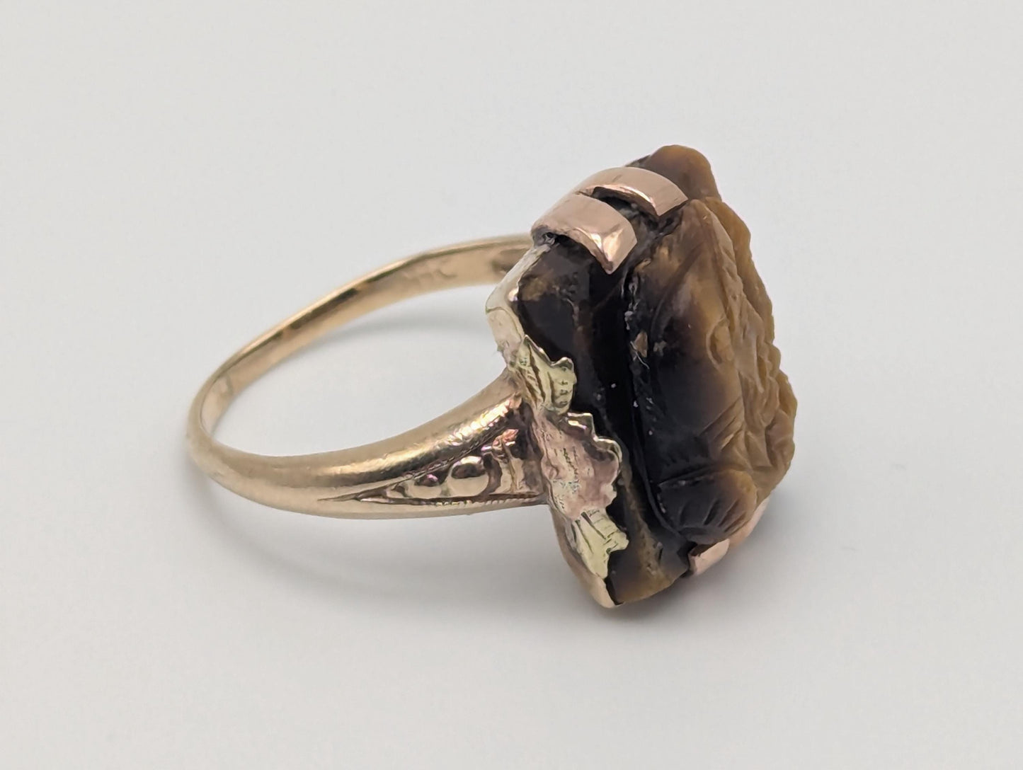 Antique 10k Gold Tiger Eye Hematite Roman Warrior Intaglio Cameo Ring Signet Soldier Carved Victorian