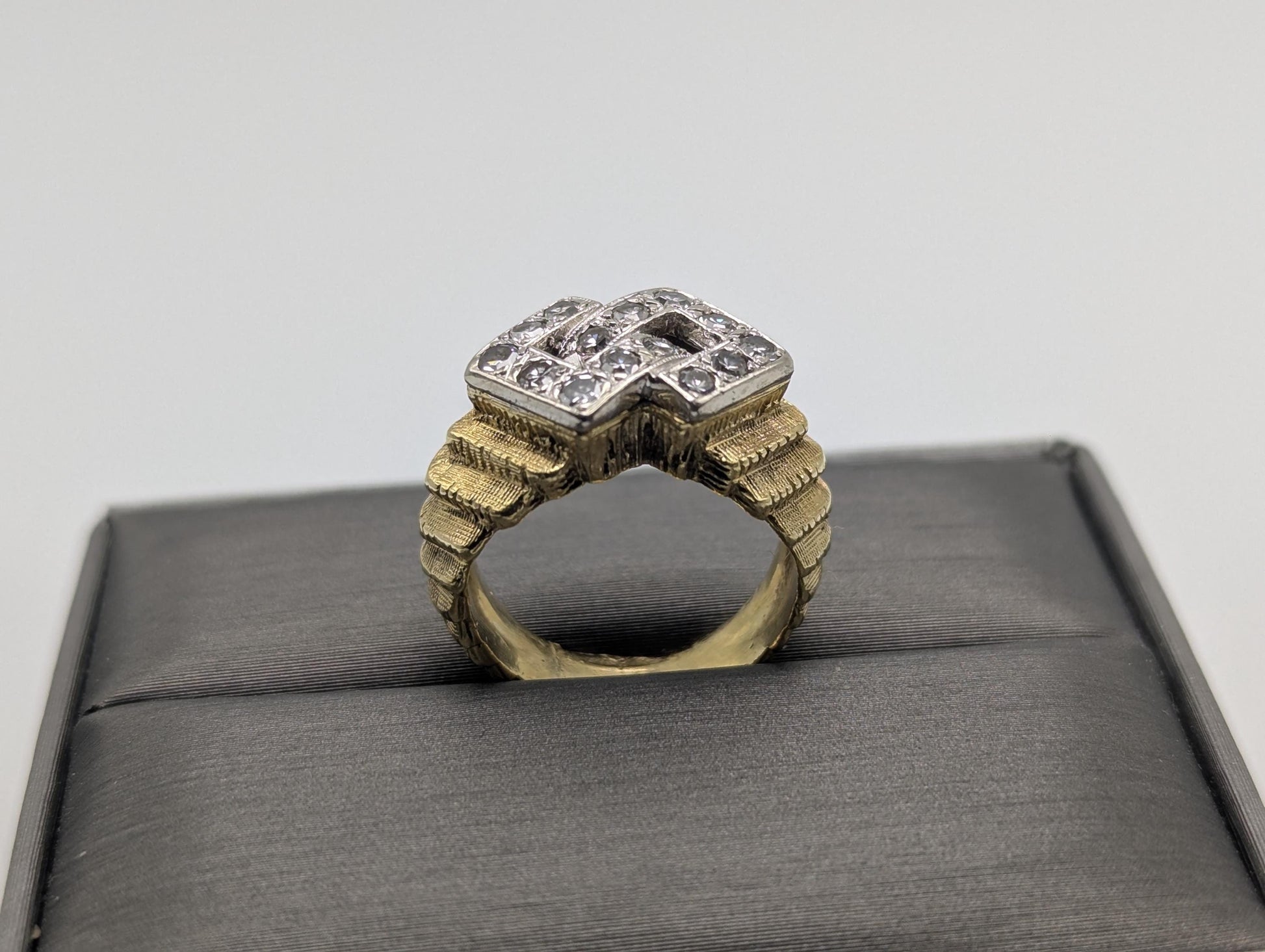 18k Gold .70ctw Diamond Yellow Gold Heavy 9gr Cocktail Ring Pinky Statement Ring.