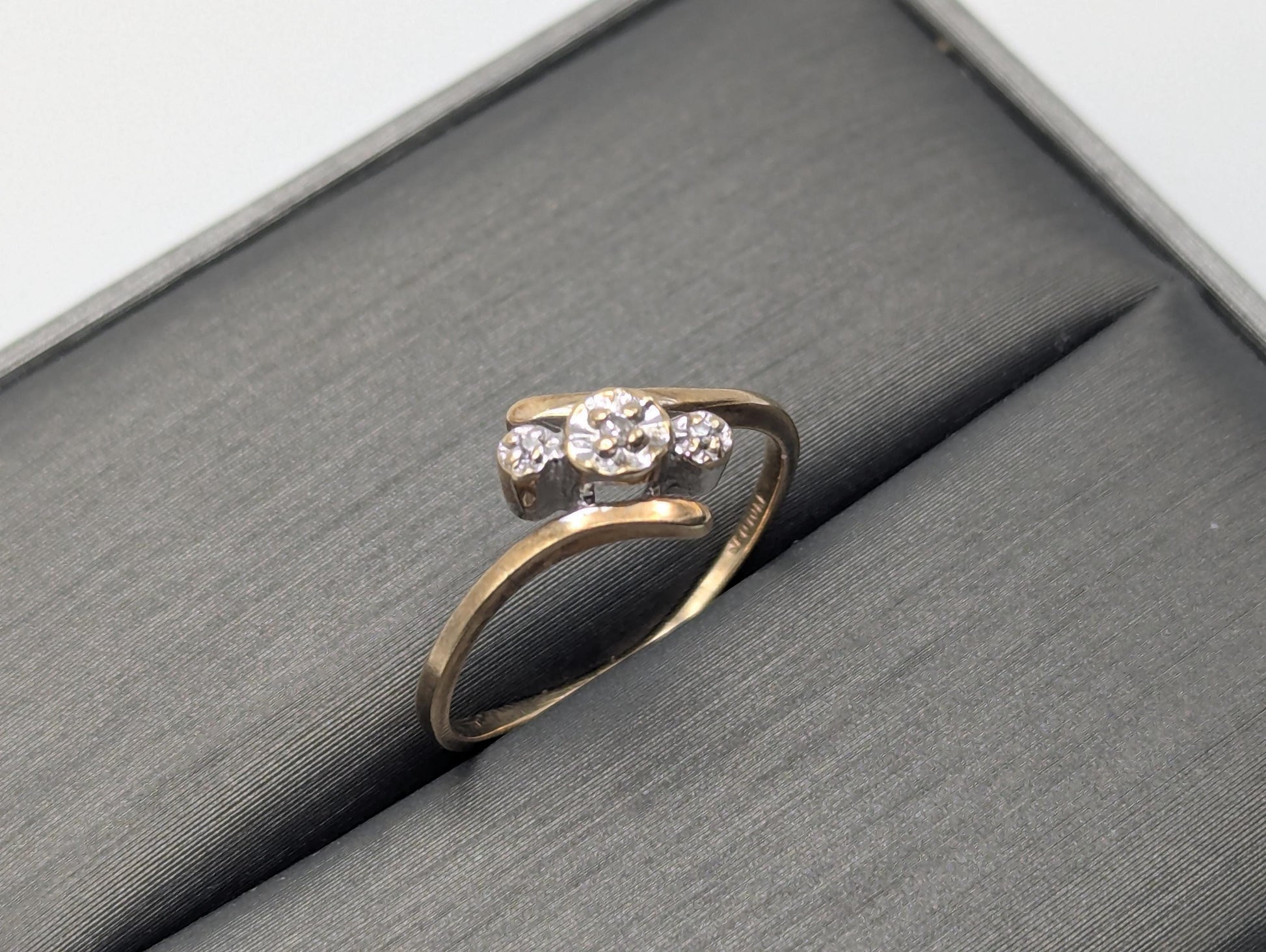10k Yellow Gold Diamond Love Ring Promise Engagement Wedding Band.