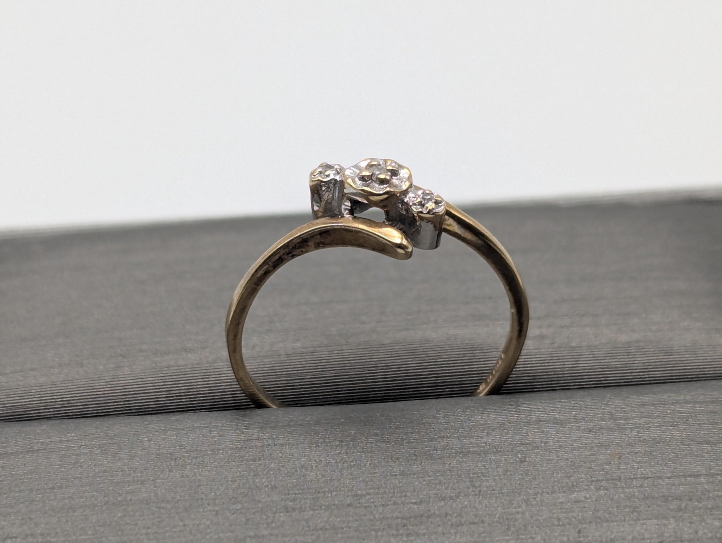 10k Yellow Gold Diamond Love Ring Promise Engagement Wedding Band.