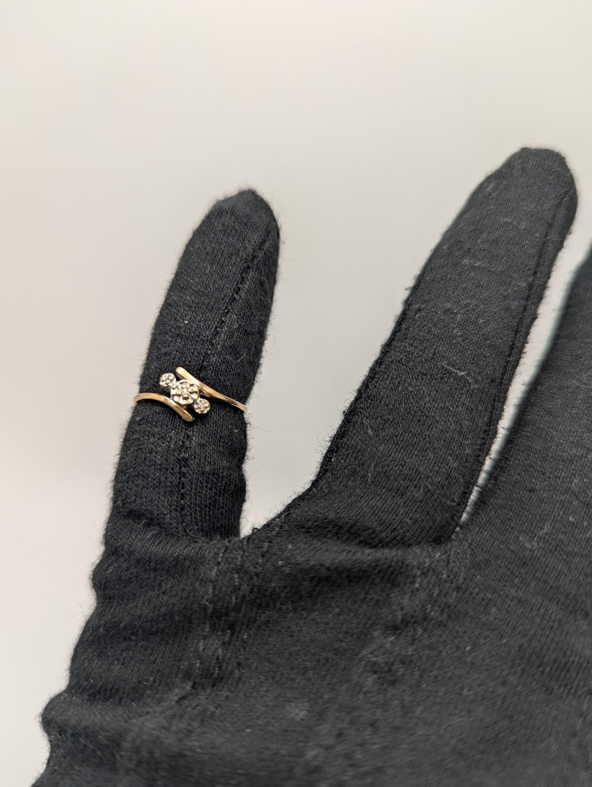 10k Yellow Gold Diamond Love Ring Promise Engagement Wedding Band.