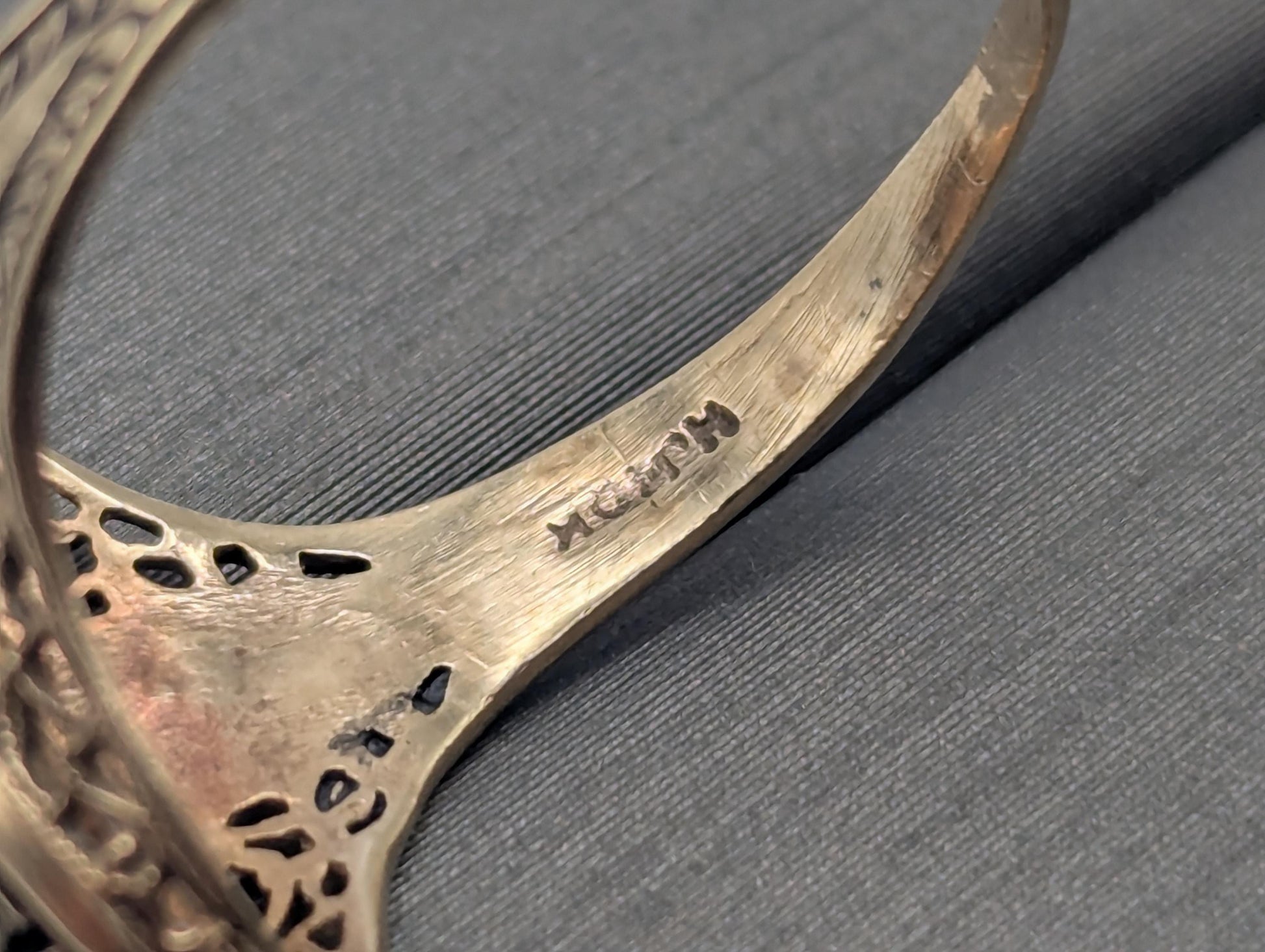 14k Vintage Solid Yellow Gold Spinel 1980 Black Hill State College School Ring. Pinky Ring