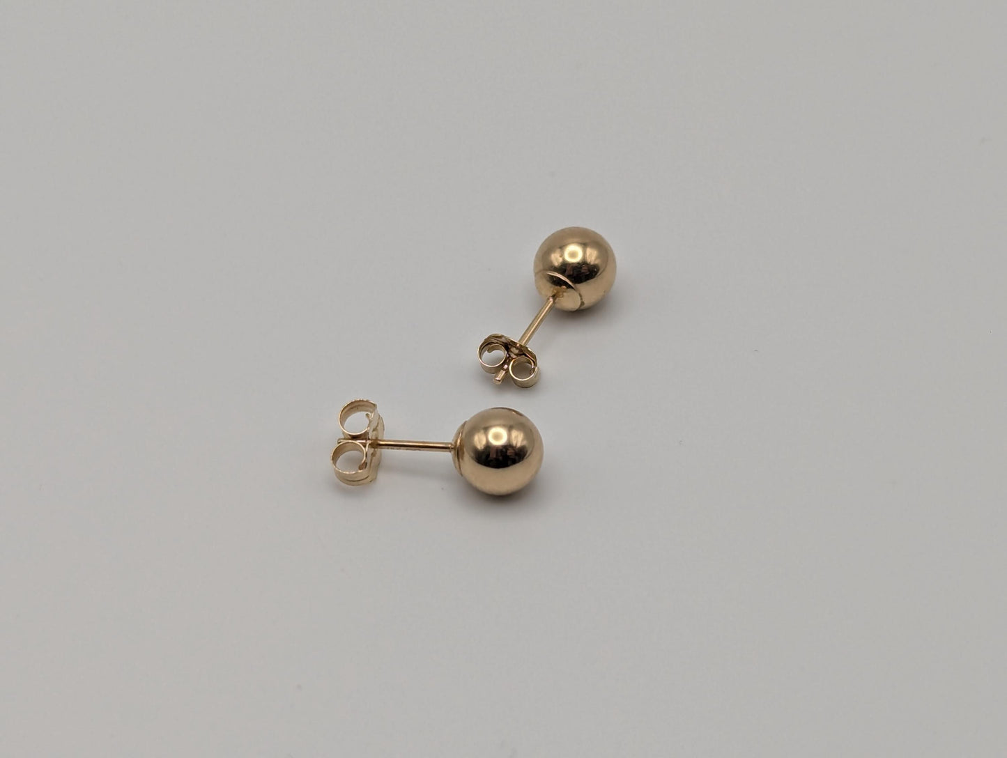 14k Yellow Gold Stud Earrings. Classic Gold Studs 5.7 mm