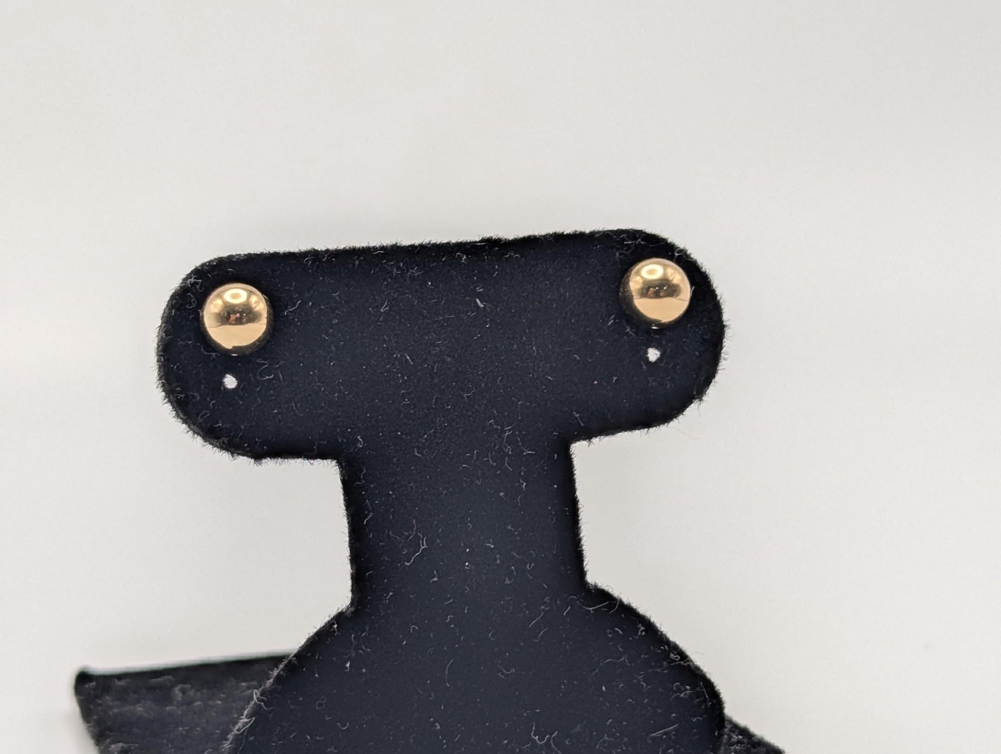 14k Yellow Gold Stud Earrings. Classic Gold Studs 5.7 mm