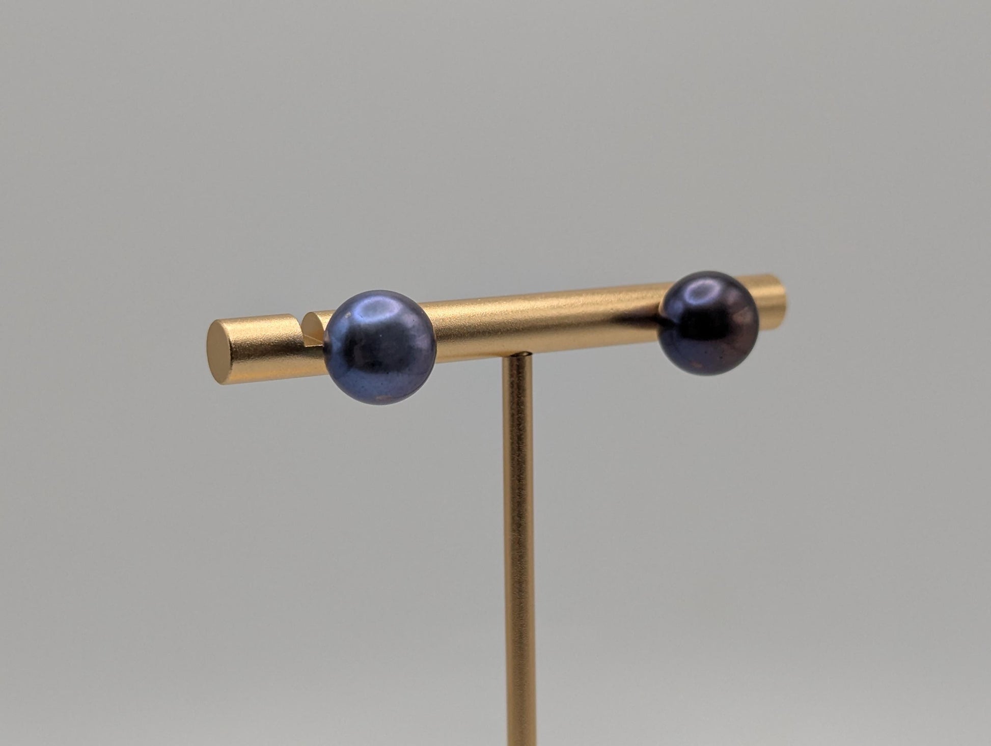 14k Yellow Gold Tahitian Pearl Earrings. Classic Pearl Studs 8 mm