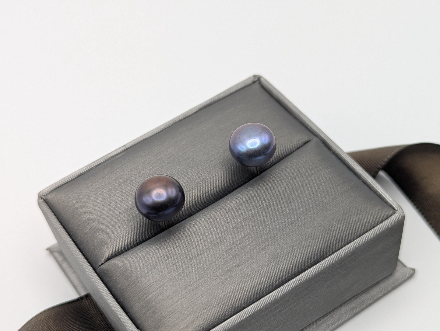 14k Yellow Gold Tahitian Pearl Earrings. Classic Pearl Studs 8 mm