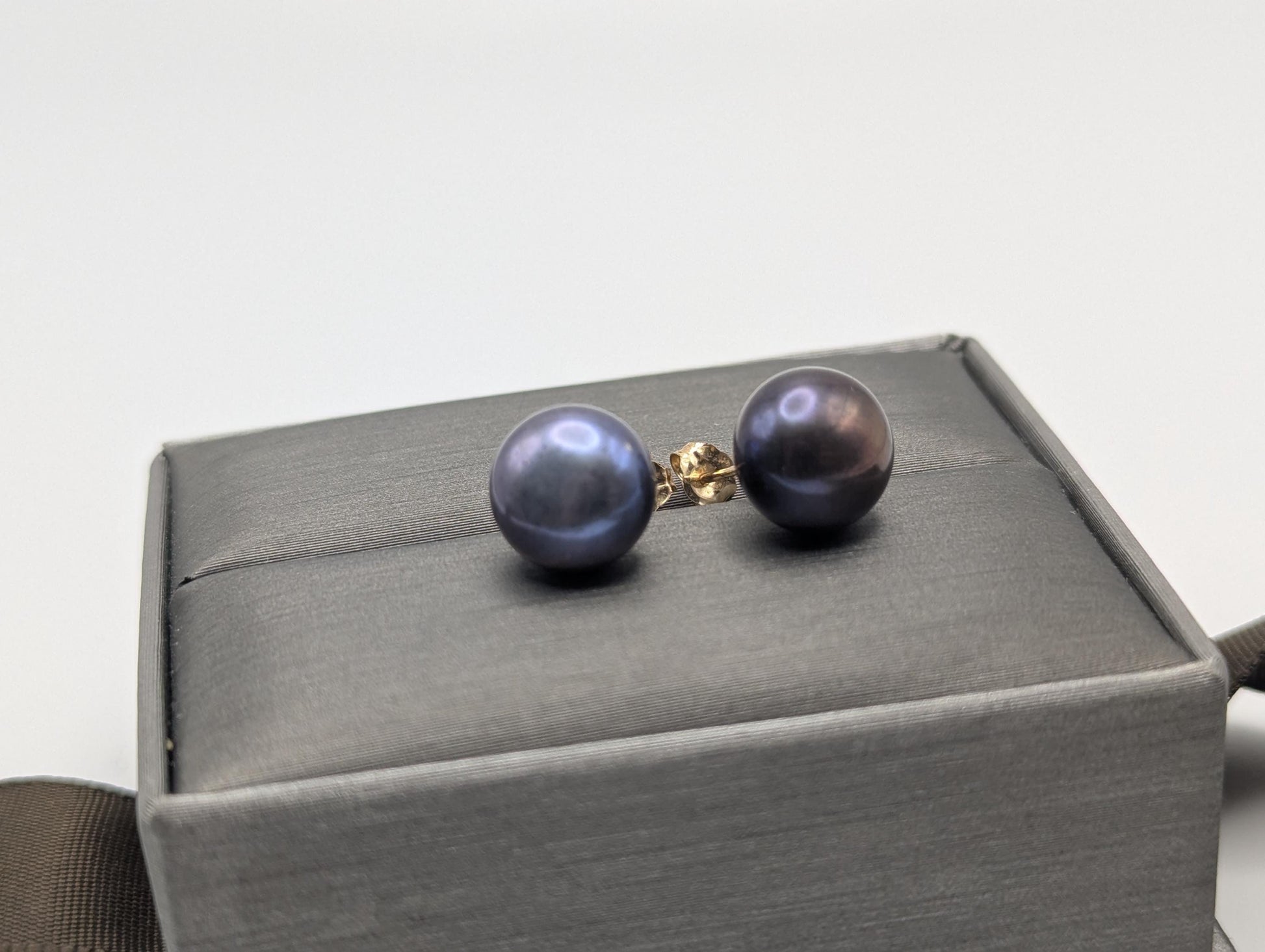14k Yellow Gold Tahitian Pearl Earrings. Classic Pearl Studs 8 mm