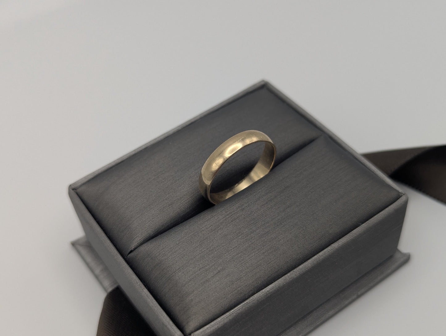 10k Yellow Gold 4mm Wedding Band Comfort Fit Wedding Ring. Anniversary Band.