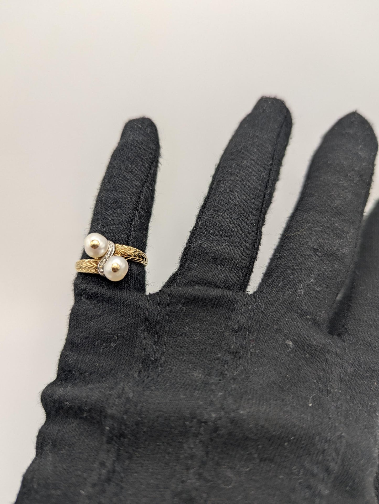 10k Yellow Gold Vintage Diamond Double Pearl Etched Design Ring Cocktail