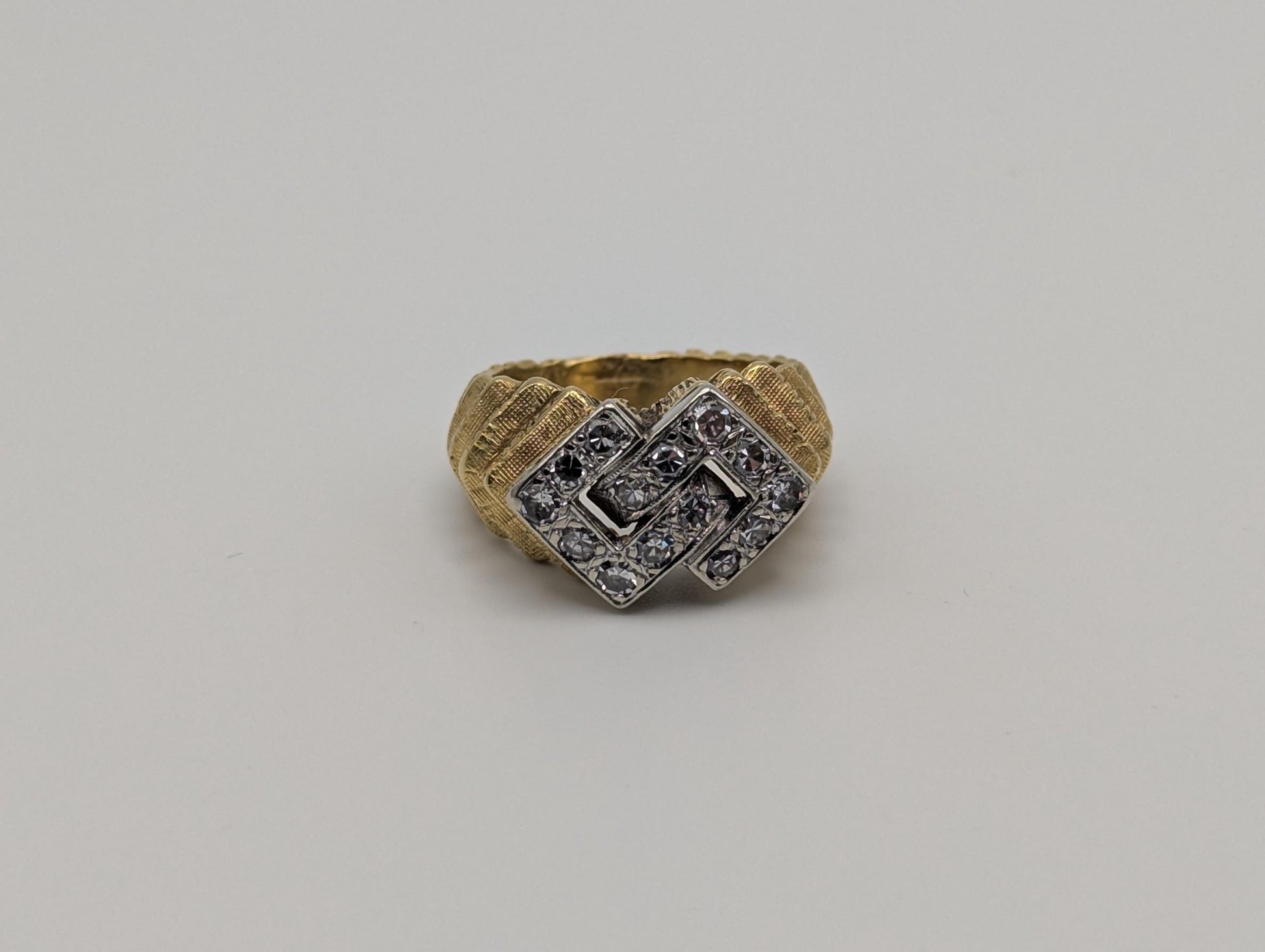 18k Gold .70ctw Diamond Yellow Gold Heavy 9gr Cocktail Ring Pinky Statement Ring.