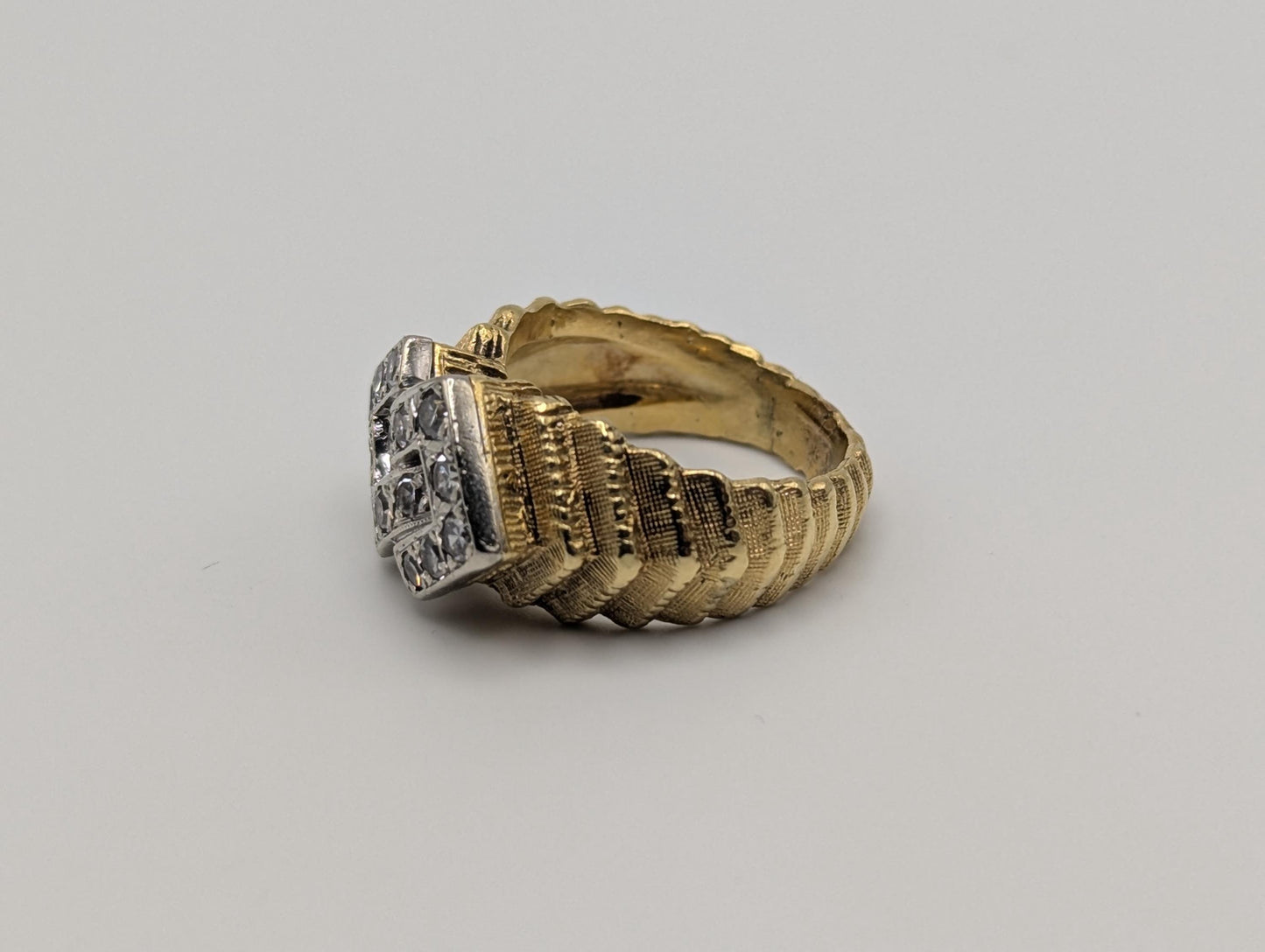 18k Gold .70ctw Diamond Yellow Gold Heavy 9gr Cocktail Ring Pinky Statement Ring.