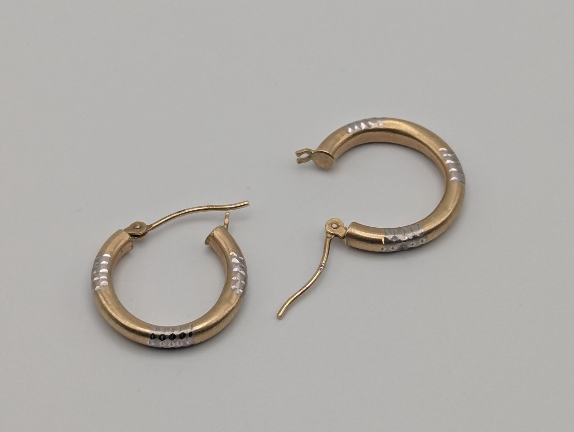 14k Vintage Two-Tone Gold Classic Etched Textured Hoop Earrings Dainty Gold Hoops Hinged