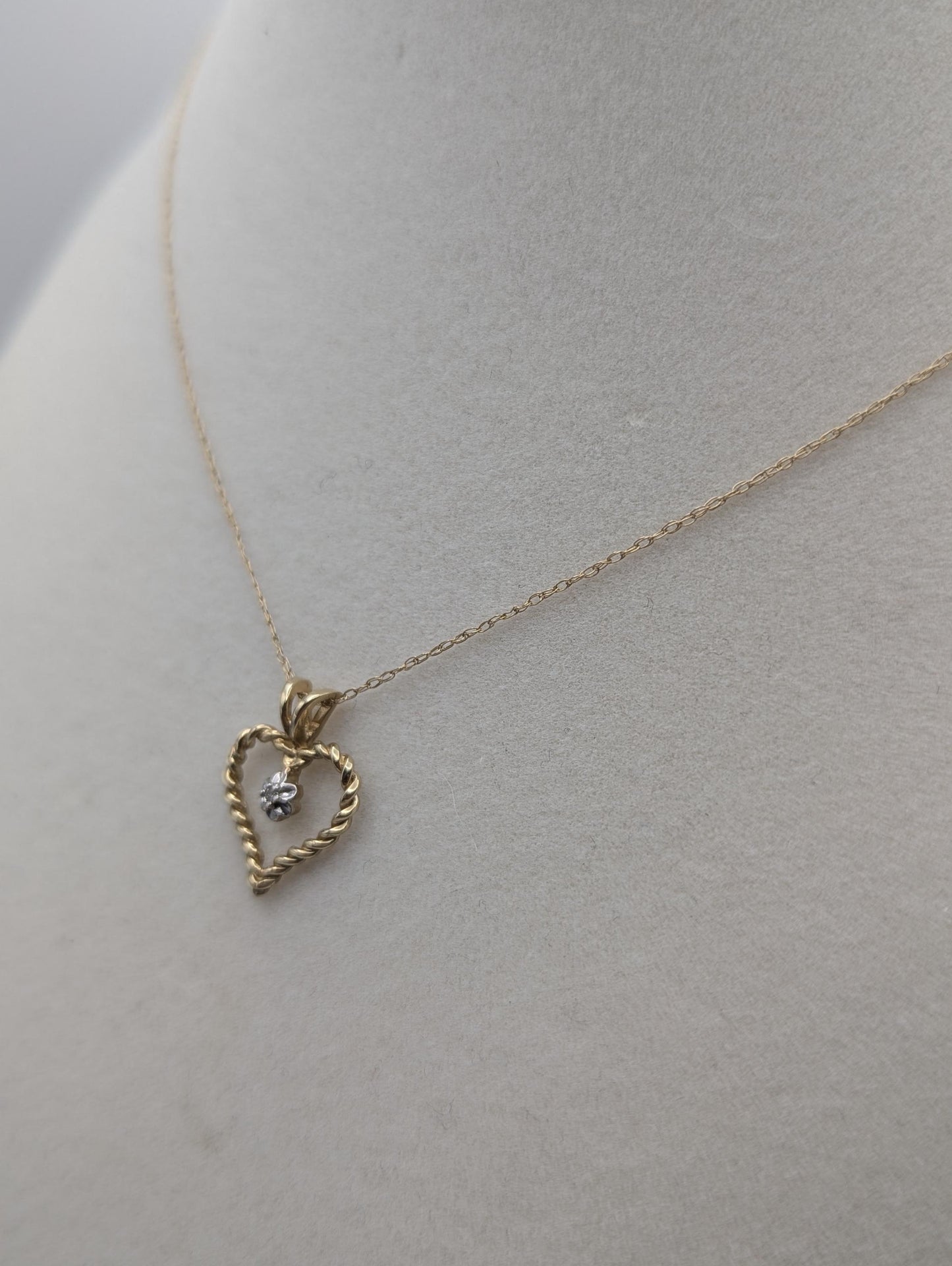 10K Gold Diamond Heart Pendant w/Gold Chain Necklace Love Heart