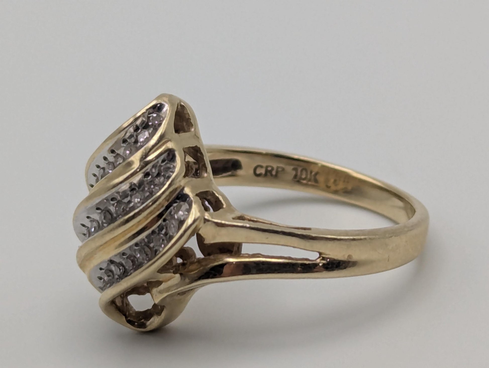 10k Yellow Gold Diamond .25 ctw Shell Style Ring. Cocktail Diamond Ocean Wave Ring.