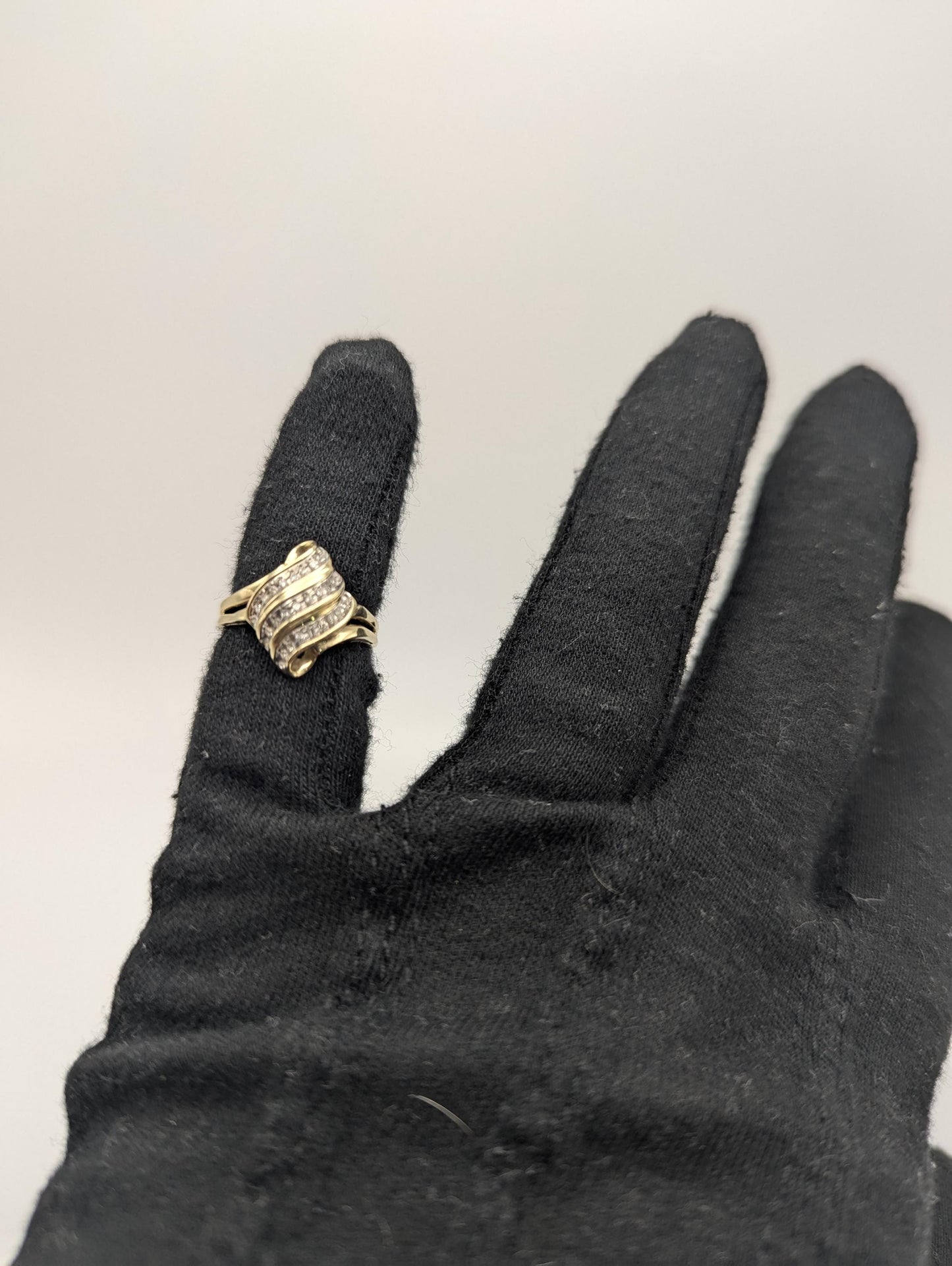 10k Yellow Gold Diamond .25 ctw Shell Style Ring. Cocktail Diamond Ocean Wave Ring.