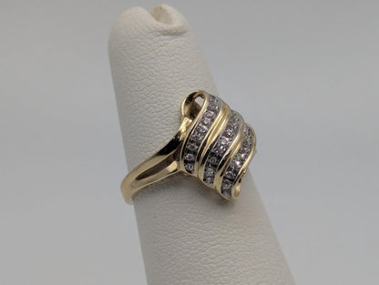10k Yellow Gold Diamond .25 ctw Shell Style Ring. Cocktail Diamond Ocean Wave Ring.