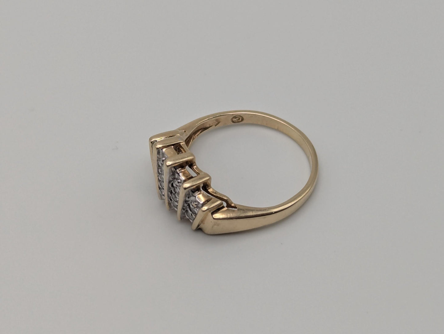 10k Yellow Gold Diamond .25 ctw Crown Style Ring. Cocktail Diamond Ring.