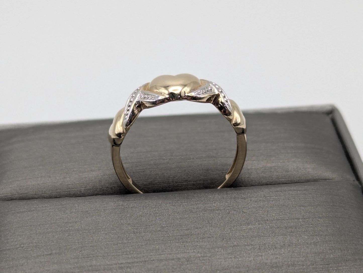 White & Yellow Gold 10k XOXO Love Design Multi Gold Heart Ring. Promise Ring.