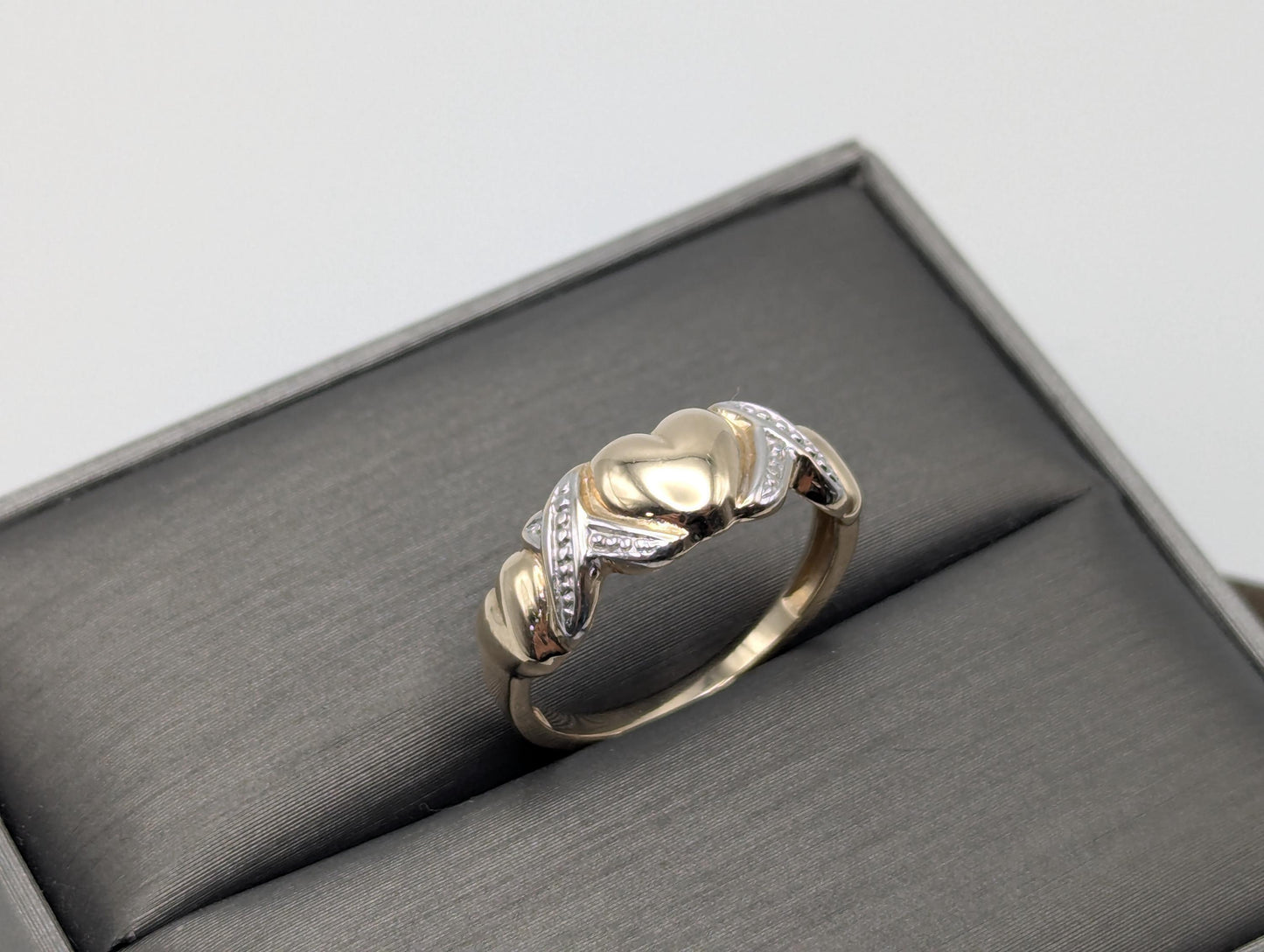 White & Yellow Gold 10k XOXO Love Design Multi Gold Heart Ring. Promise Ring.