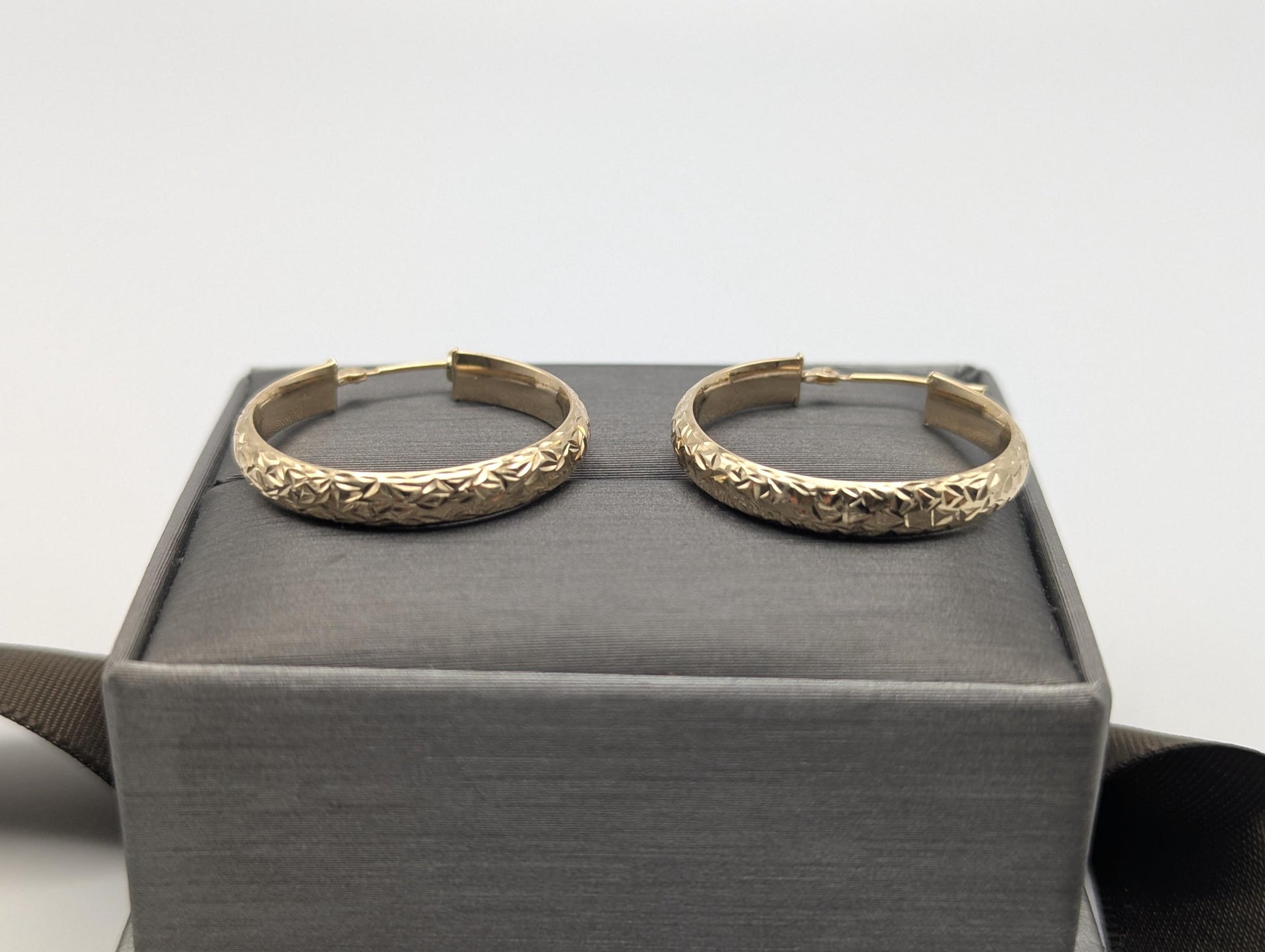 14k Vintage Yellow Gold Classic Etched Textured Hoop Earrings Gold Hoops Hinged
