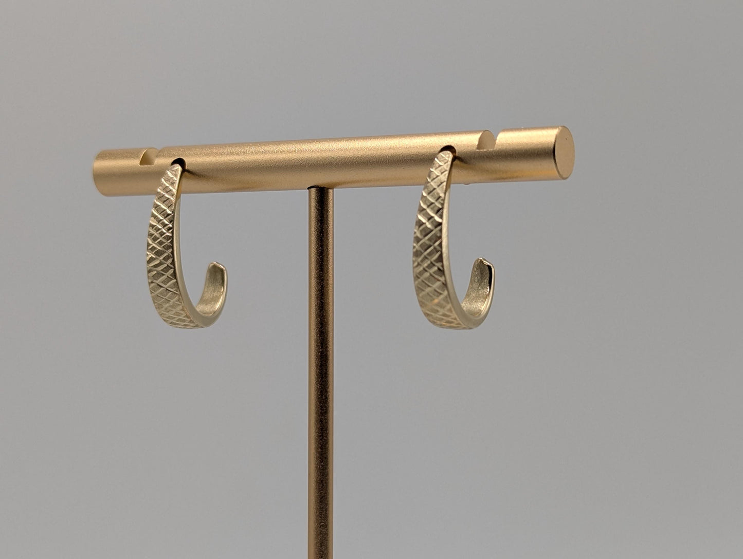 14k Yellow Gold Huggie Style Textured Hoop Earrings Womens Huggie Earrings