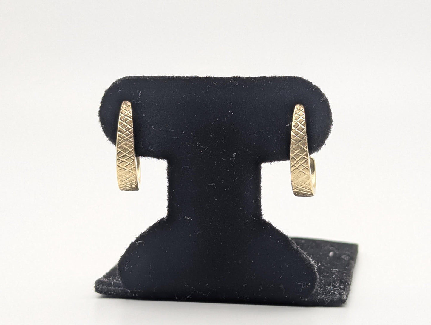 14k Yellow Gold Huggie Style Textured Hoop Earrings Womens Huggie Earrings