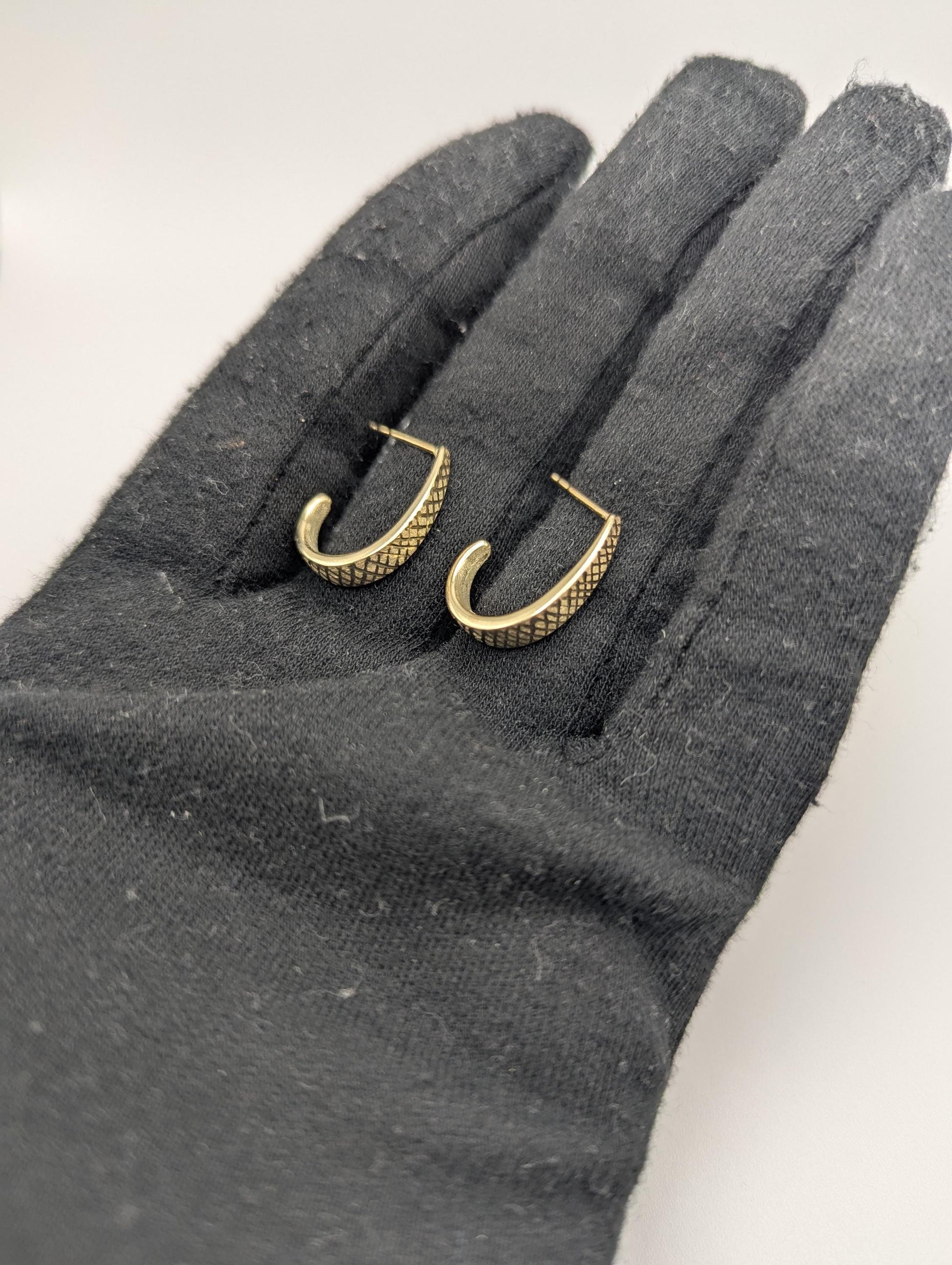 14k Yellow Gold Huggie Style Textured Hoop Earrings Womens Huggie Earrings