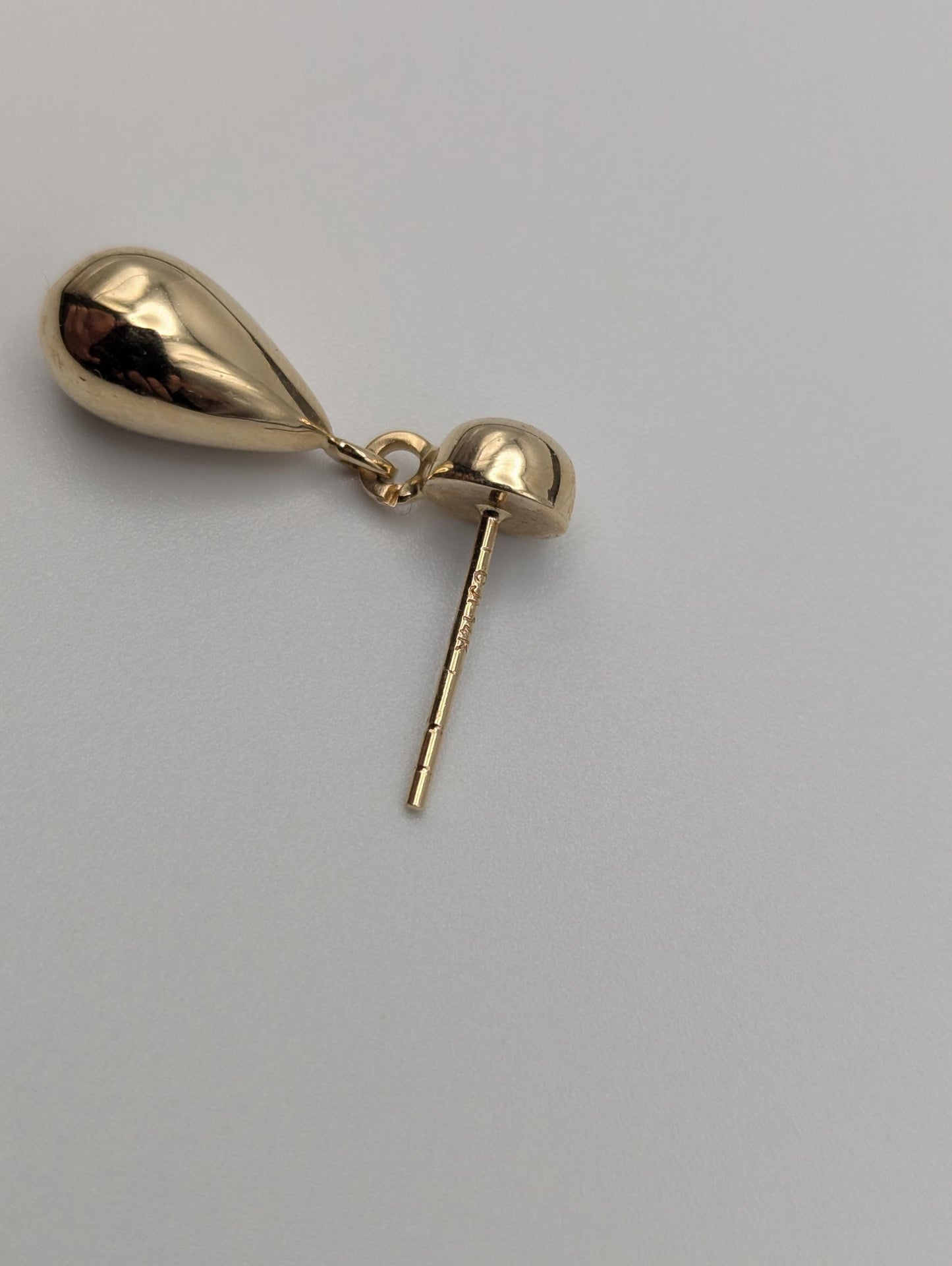14K Yellow Gold Tear-Drop Earrings. Tear-Drop Dangle Earrings.