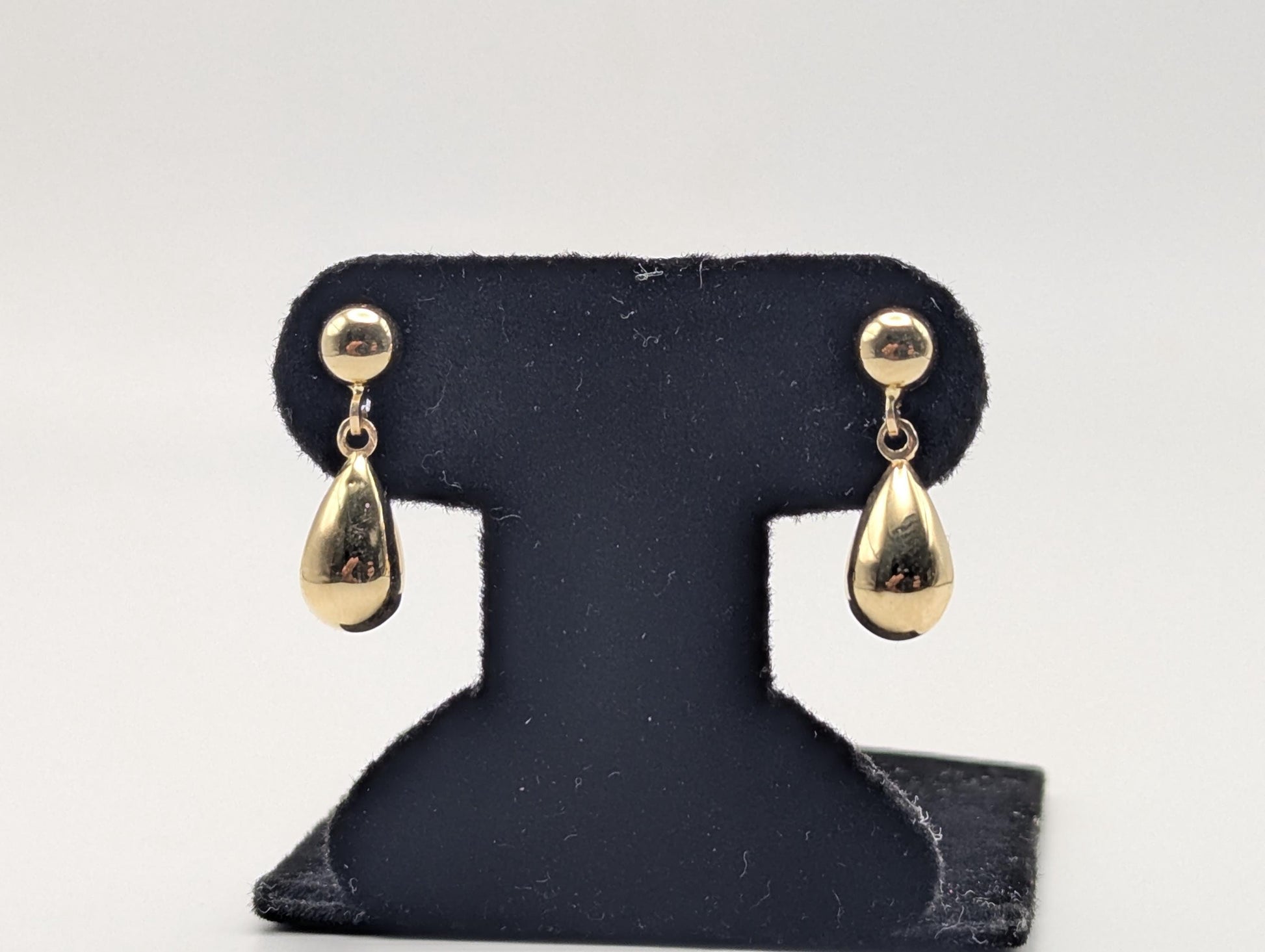14K Yellow Gold Tear-Drop Earrings. Tear-Drop Dangle Earrings.