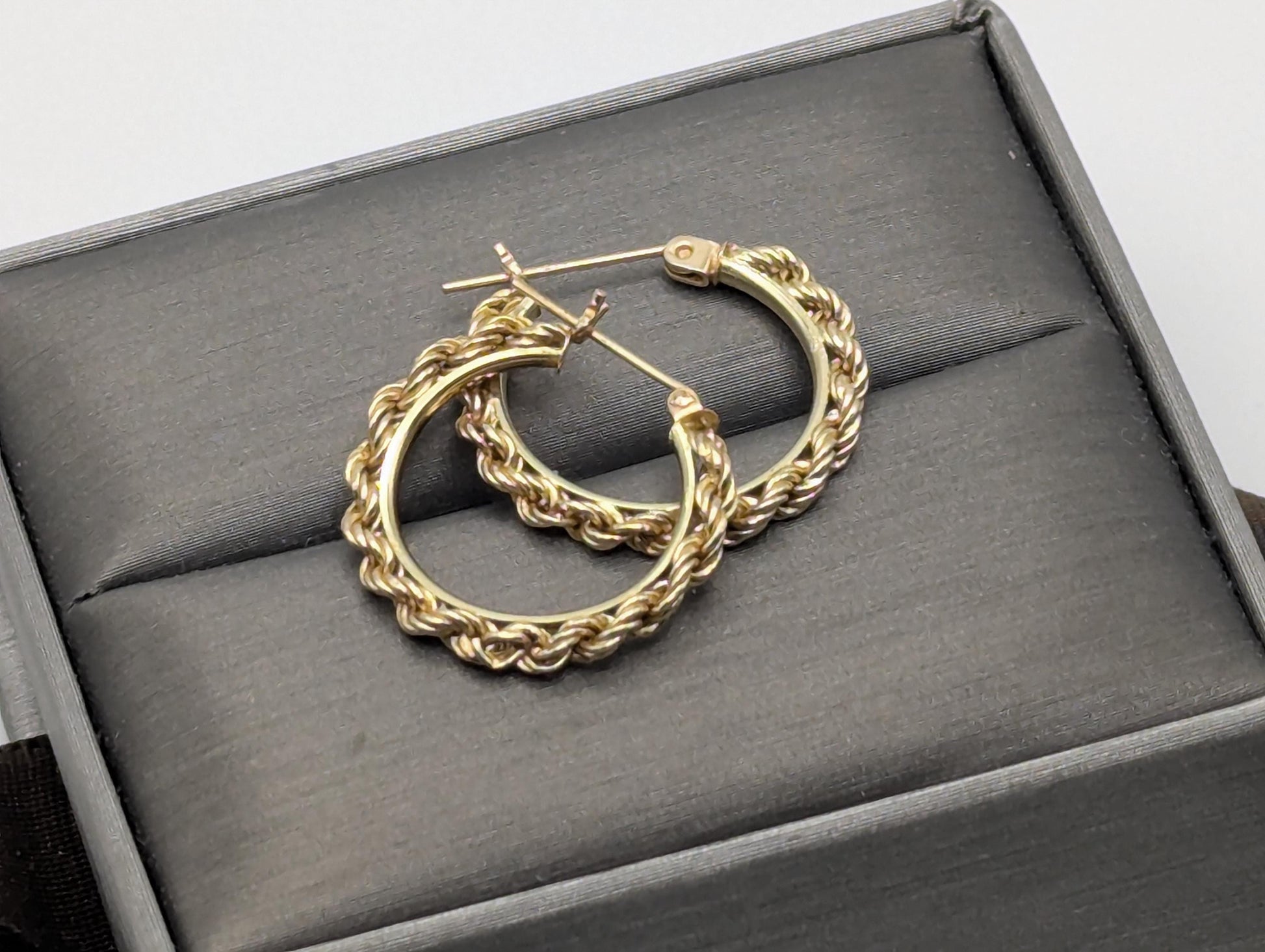 14k ITALY Gold Twisted Rope Hoop Earrings. Wire Hoop Earrings Real Solid 14K Yellow Gold