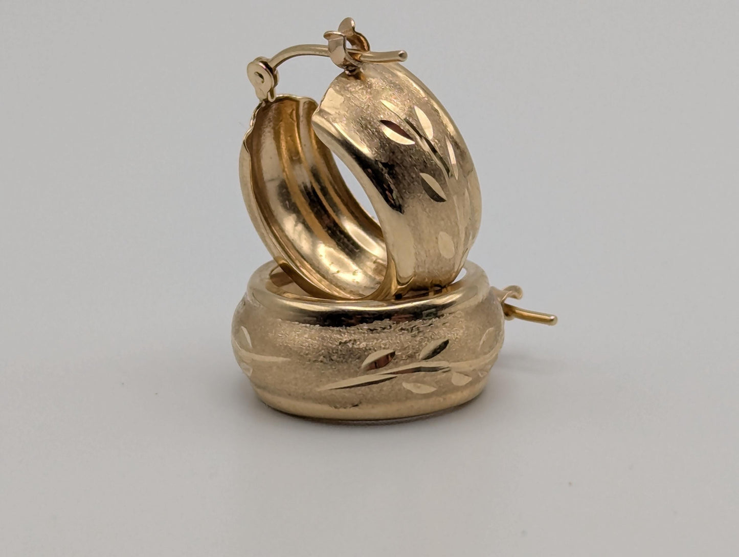 14k Vintage Yellow Gold Classic Etched Textured Small Hoop Earrings Gold Hoops Hinged