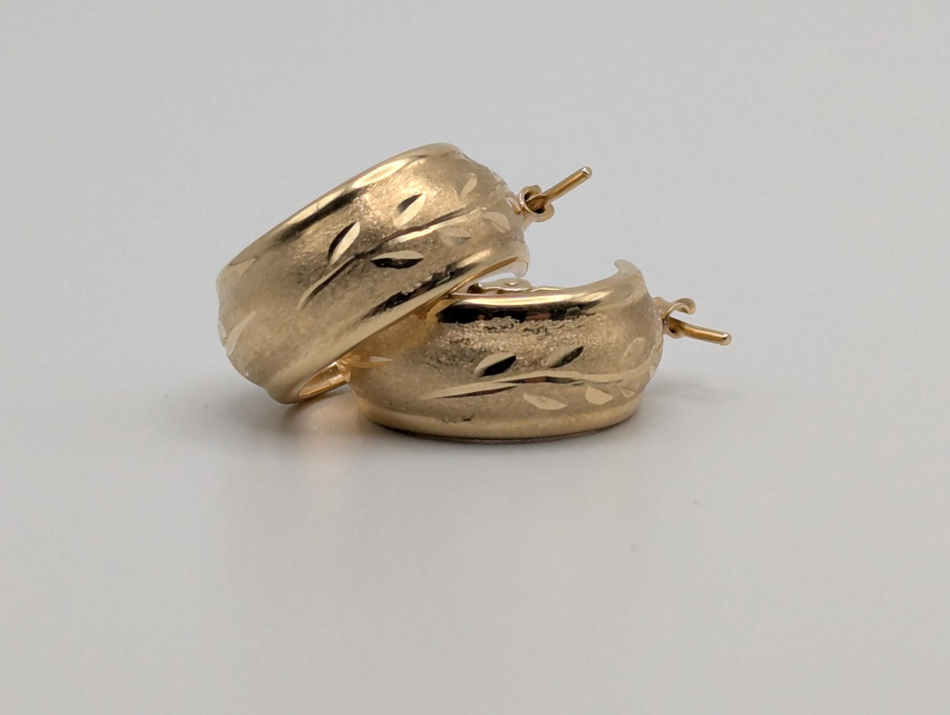 14k Vintage Yellow Gold Classic Etched Textured Small Hoop Earrings Gold Hoops Hinged