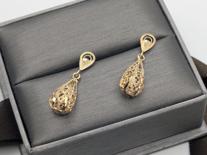 14K Yellow Gold Tear-Drop Filigree Earrings. Tear-Drop Dangle Earrings.