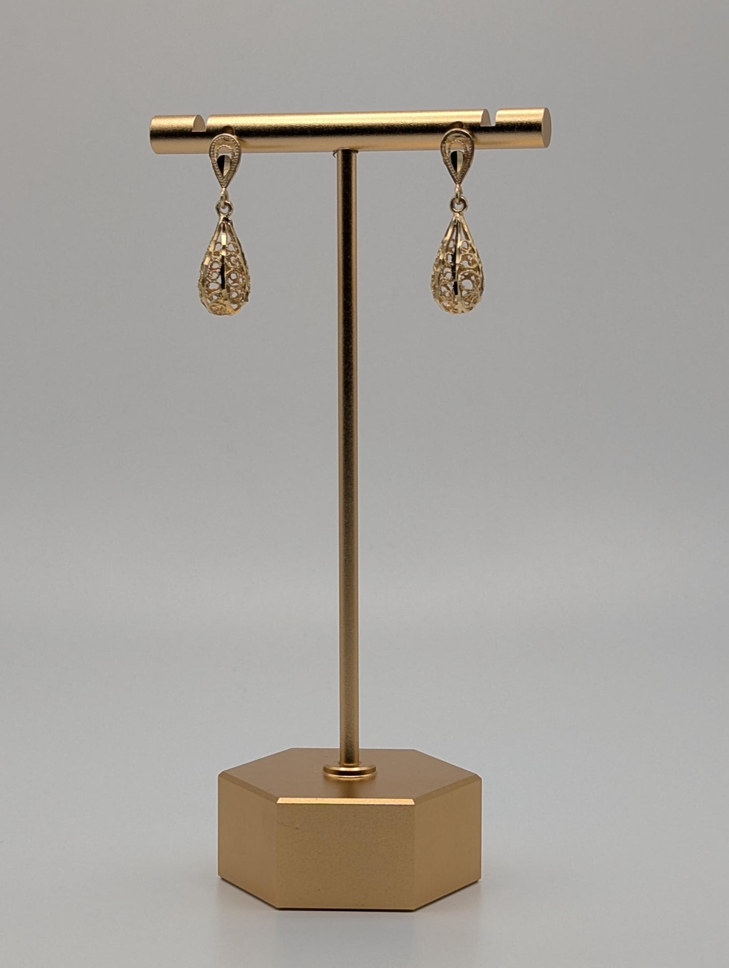 14K Yellow Gold Tear-Drop Filigree Earrings. Tear-Drop Dangle Earrings.