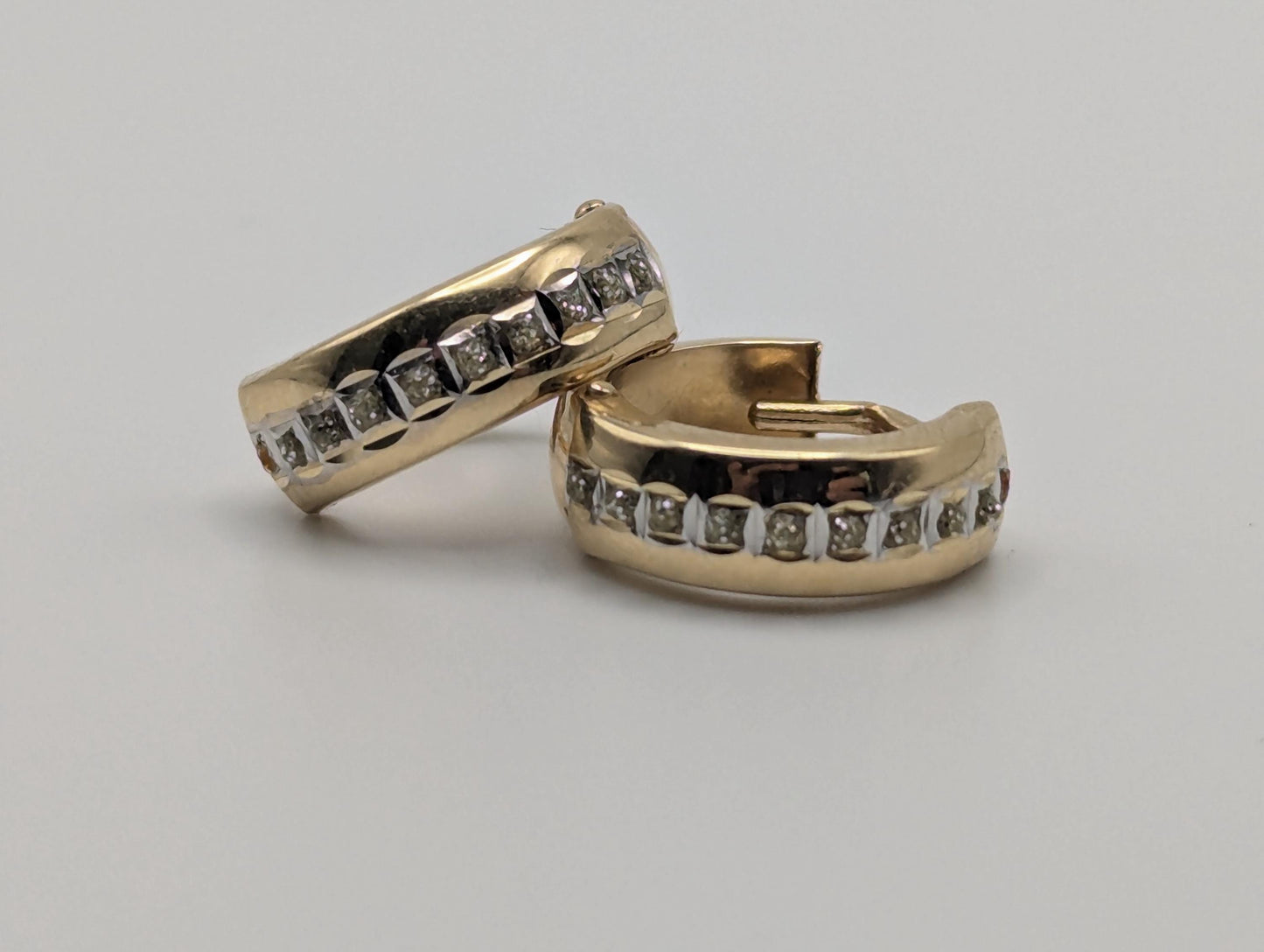 14k Multi-Gold Huggie Style Hoop Earrings Womens Small Huggie Earrings