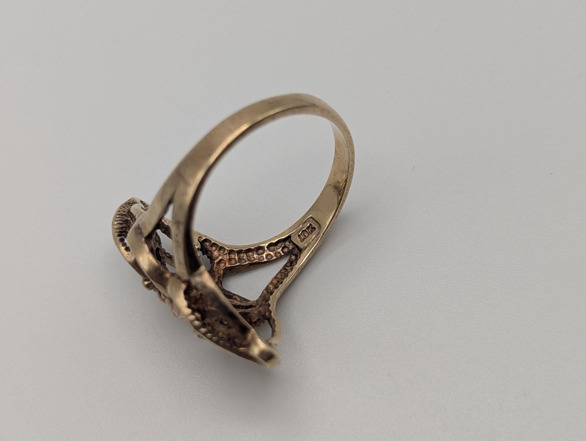 Vintage 10k Black Hills Gold Leaf Multi-Tone Gold Signet Statement Ring