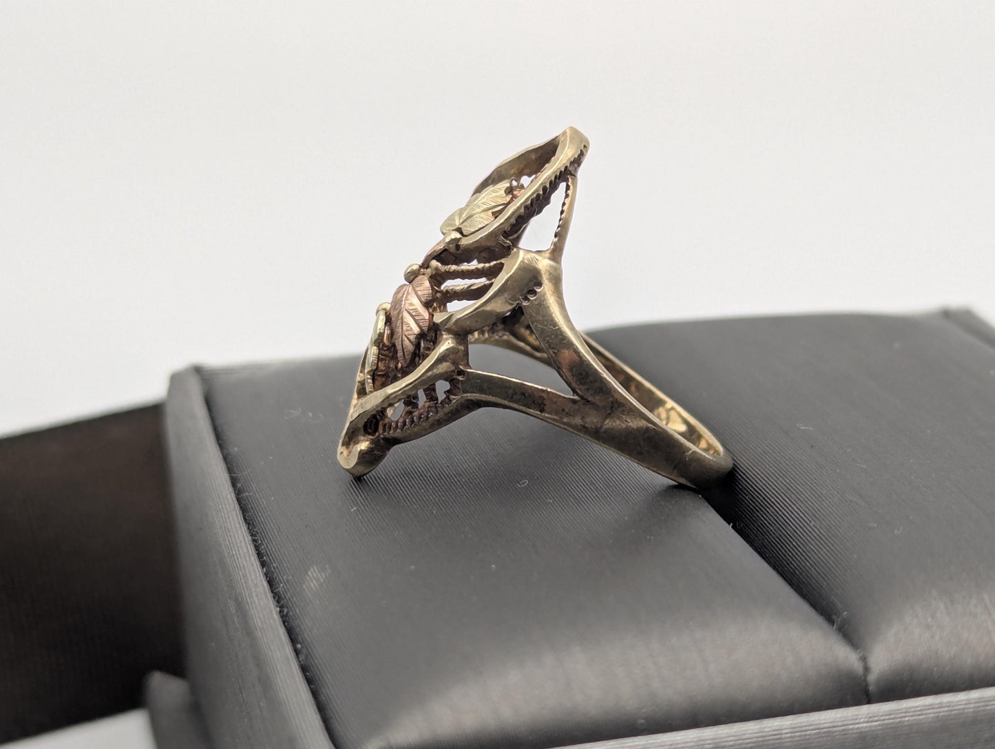 Vintage 10k Black Hills Gold Leaf Multi-Tone Gold Signet Statement Ring