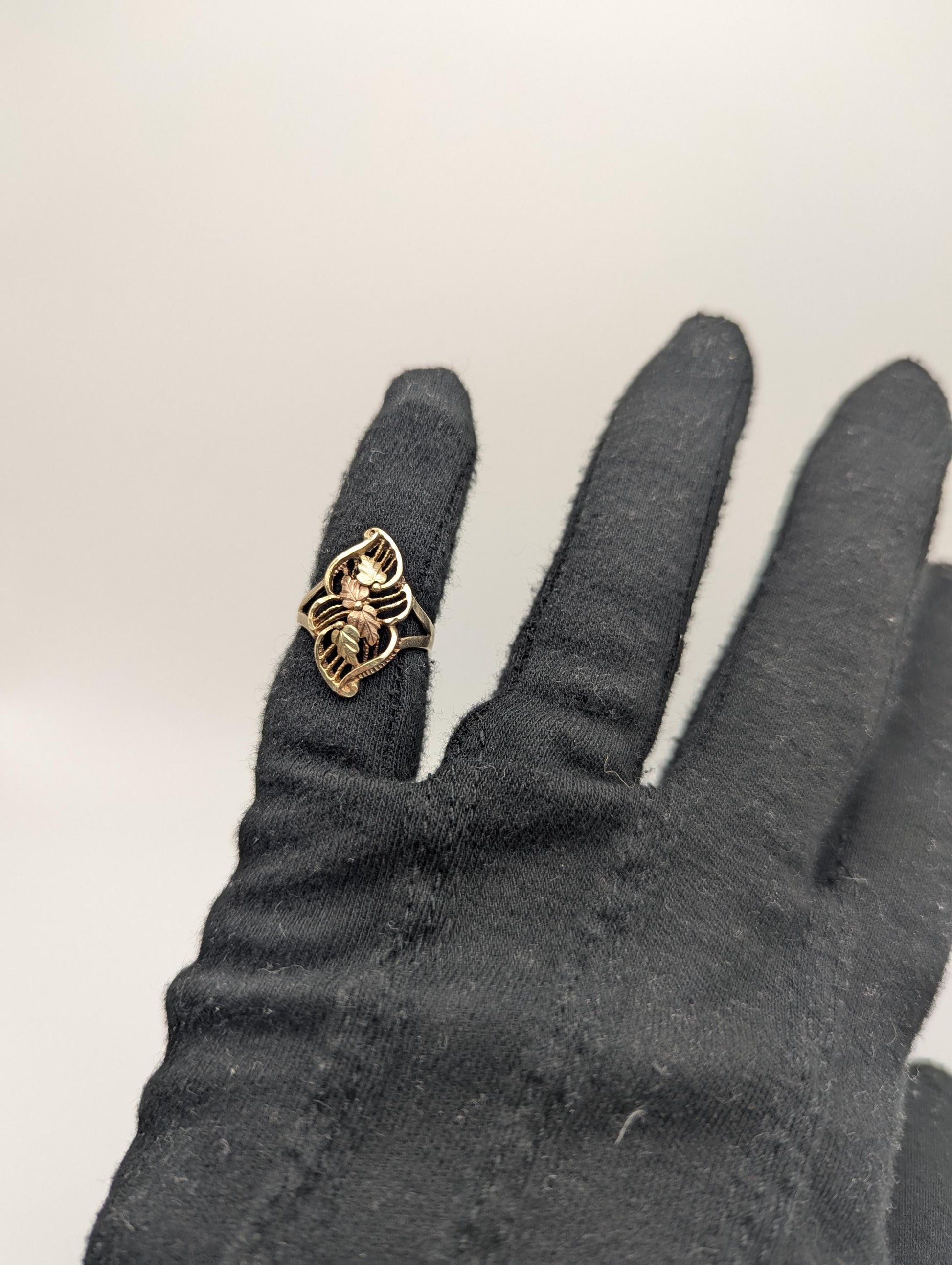 Vintage 10k Black Hills Gold Leaf Multi-Tone Gold Signet Statement Ring